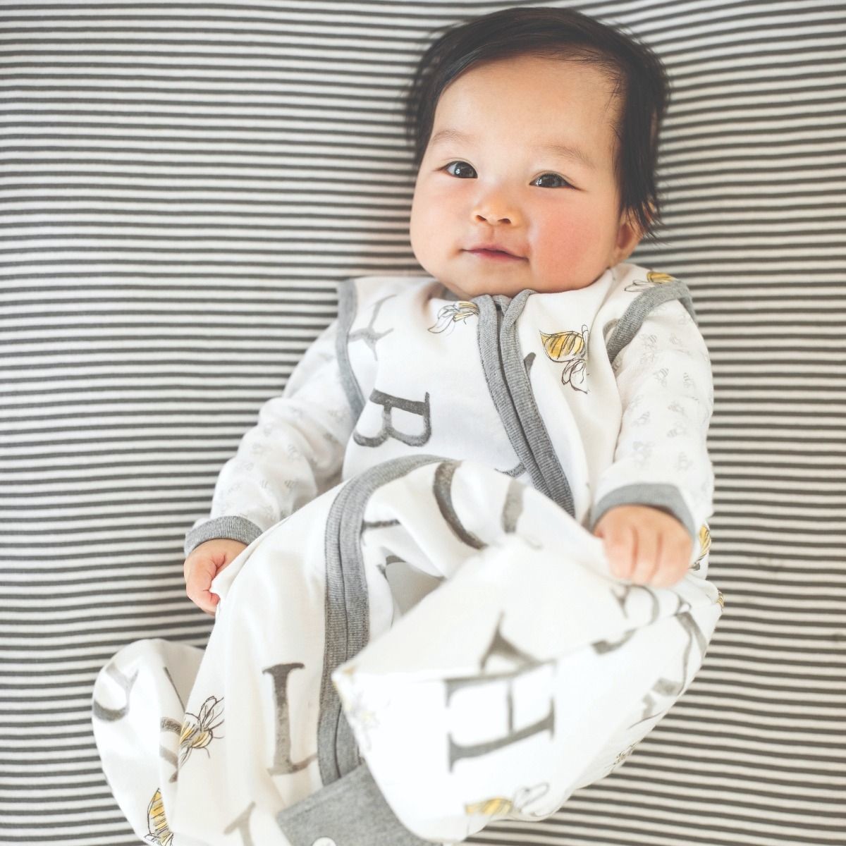 Burt's Bees Baby Organic Lightweight Beekeeper Wearable Blanket - Hello Moon, Small.