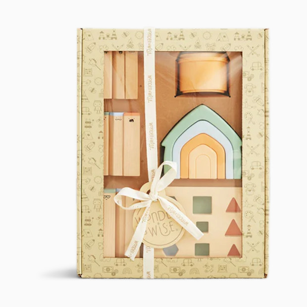 Wonder & Wise Hello Baby Gift Set 9-12 Months.