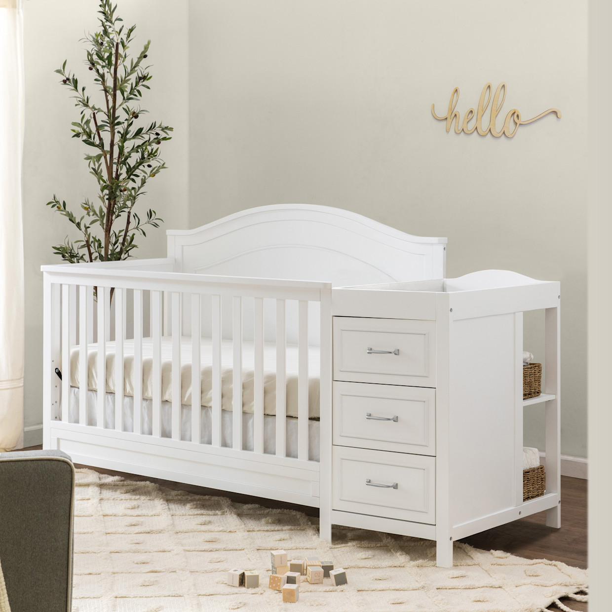 daVinci Charlie 4-in-1 Convertible Crib and Changer Combo - White.