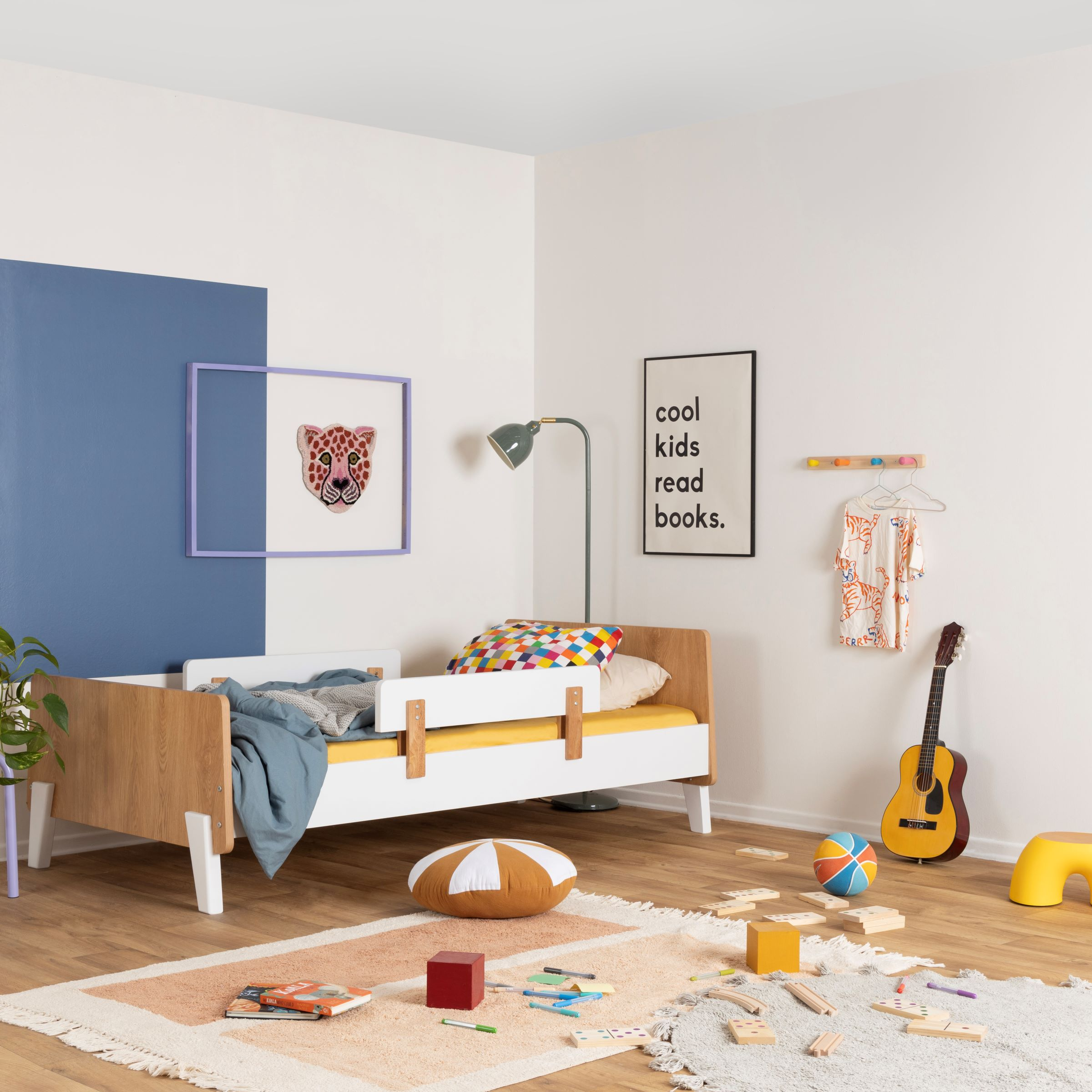 dadada Fun Twin Bed - White/Red Oak.