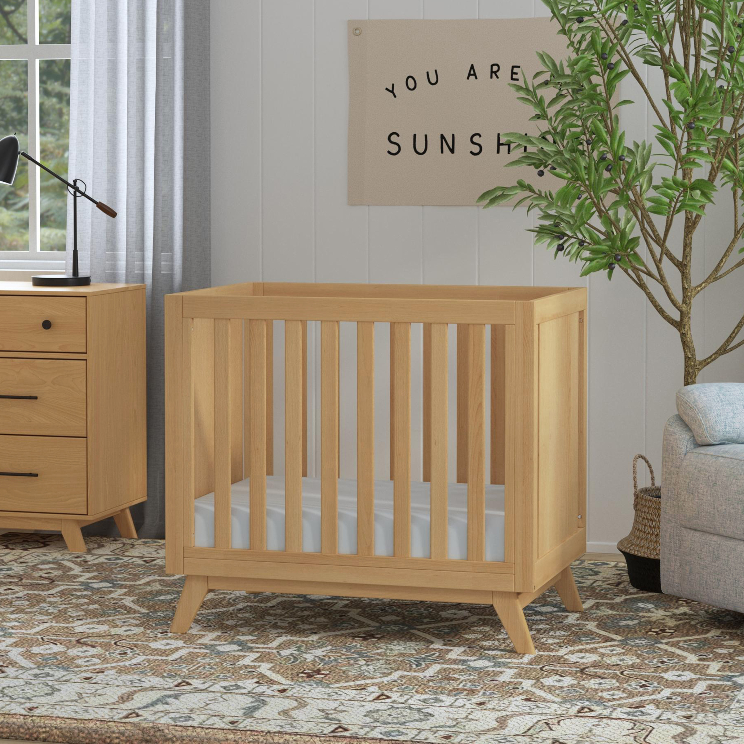 daVinci Otto 3-in-1 Convertible Mini Crib with 4" Mattress - Honey.