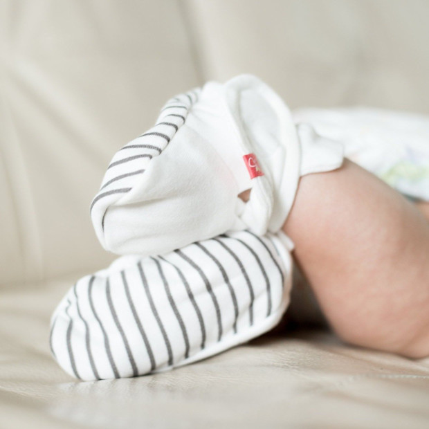 Goumi Kids Stay-On Baby Booties (2 pack).