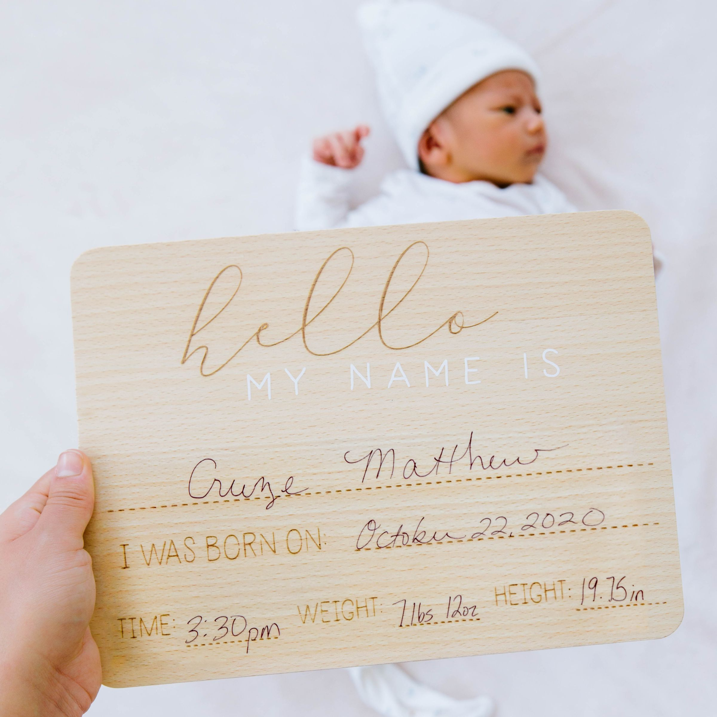 Pearhead Hello World Fill-In Baby Arrival Sign.