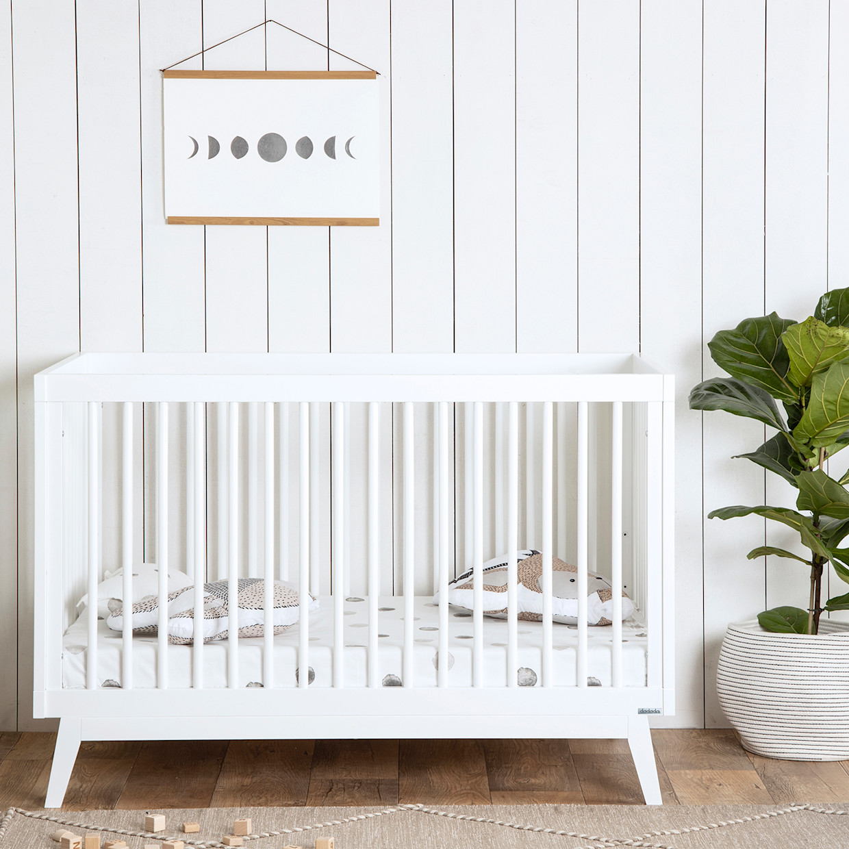 dadada Soho 3-in-1 Convertible Crib - White.