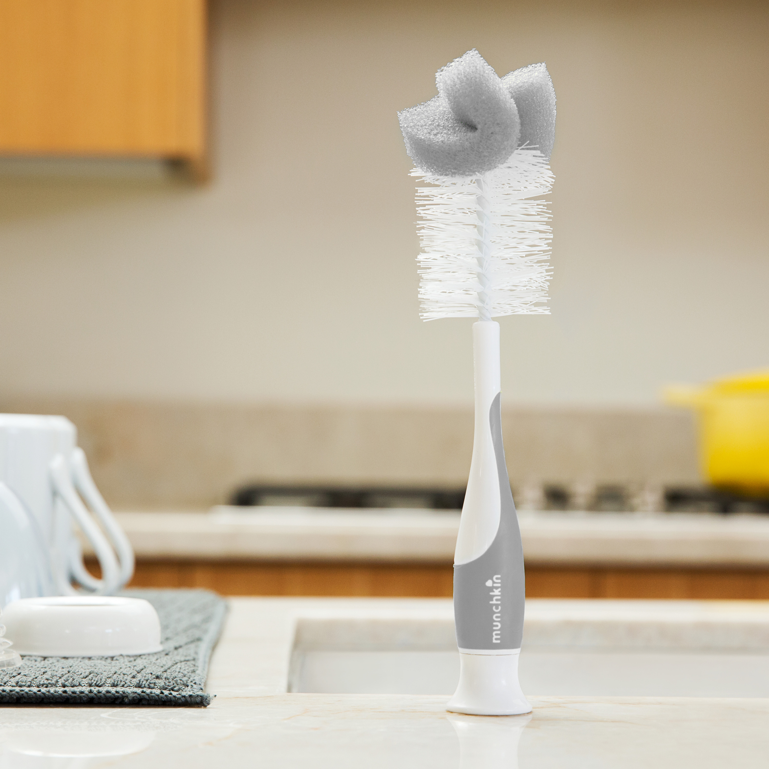 munchkin 2pk baby bottle & nipple brush