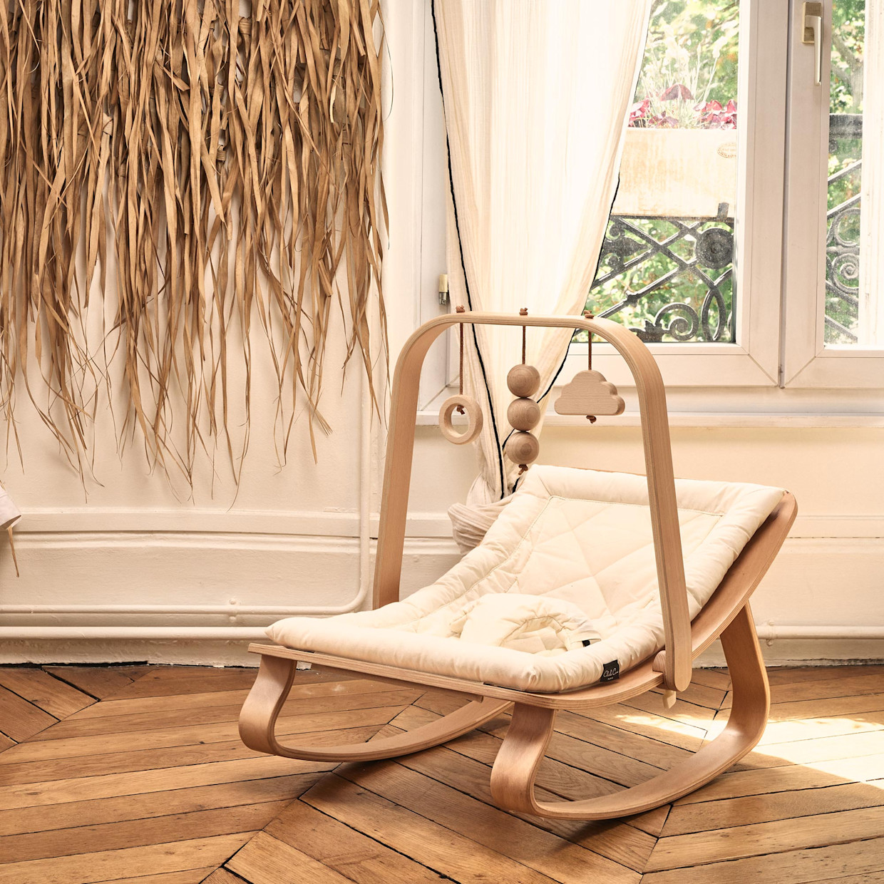Charlie Crane LEVO Baby Rocker - Organic Milk, Beech.
