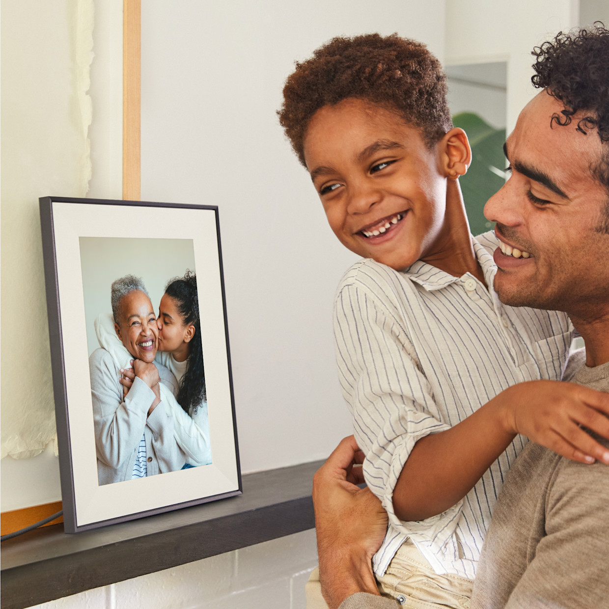 Aura Frames Aspen Mat 12" WiFi Digital Picture Frame - Ink.