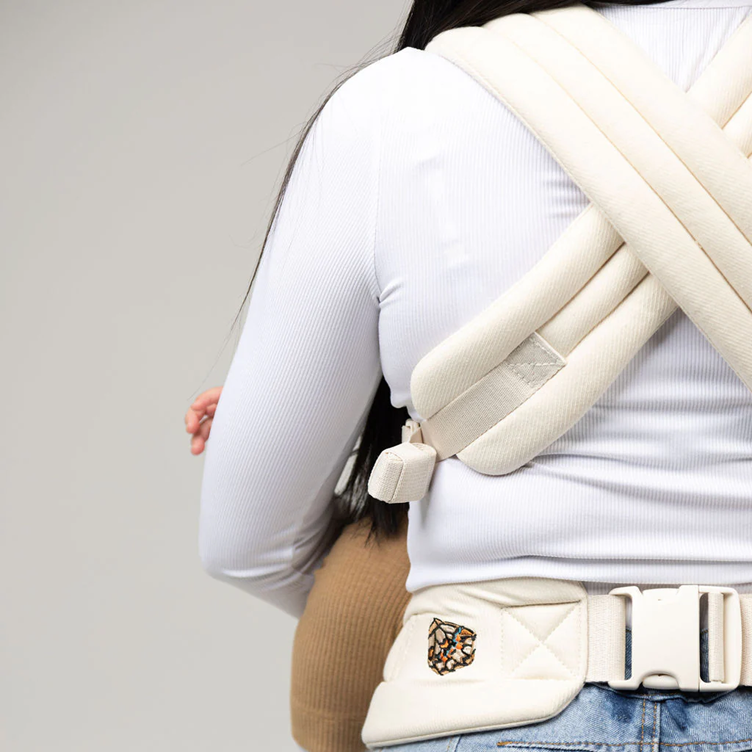 MABĒ The Monarch Buckle Baby Carrier - Natural Ivory.