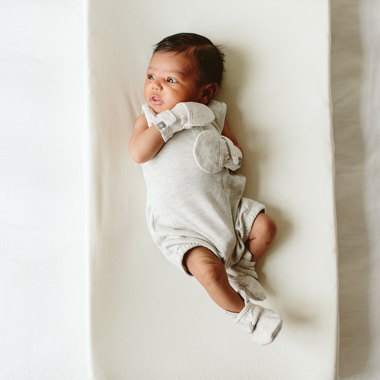 Goumi Kids Stay-On Baby Mitts (2 pack) - Many Moons + Storm Grey, 0-3 M.