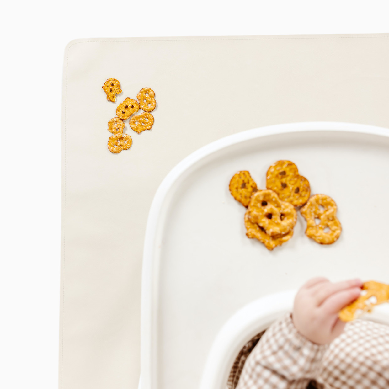 Gathre Easy Clean High Chair & Play Mat - Ivory.