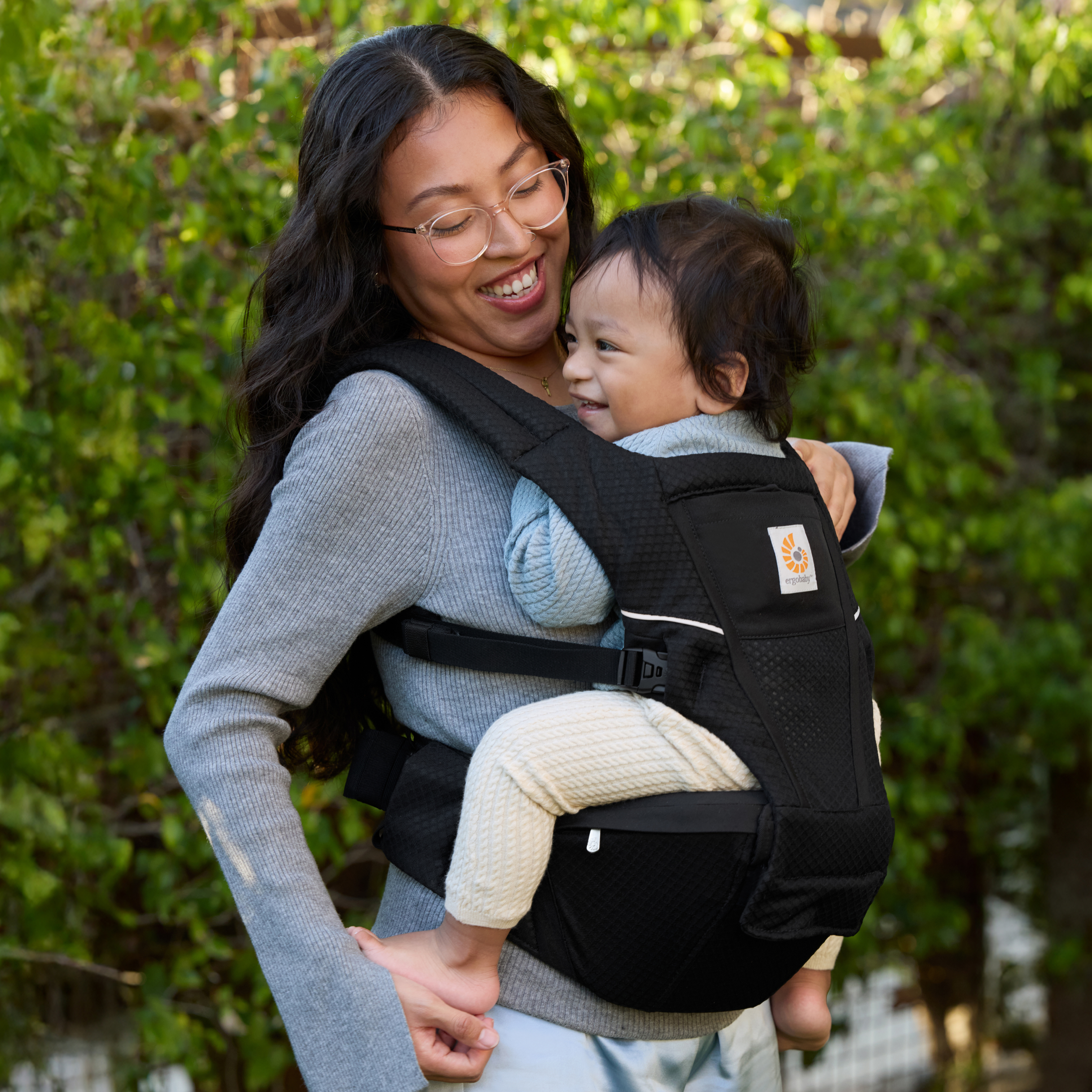 Ergobaby Alta Hip Seat Carrier - Onyx Black.