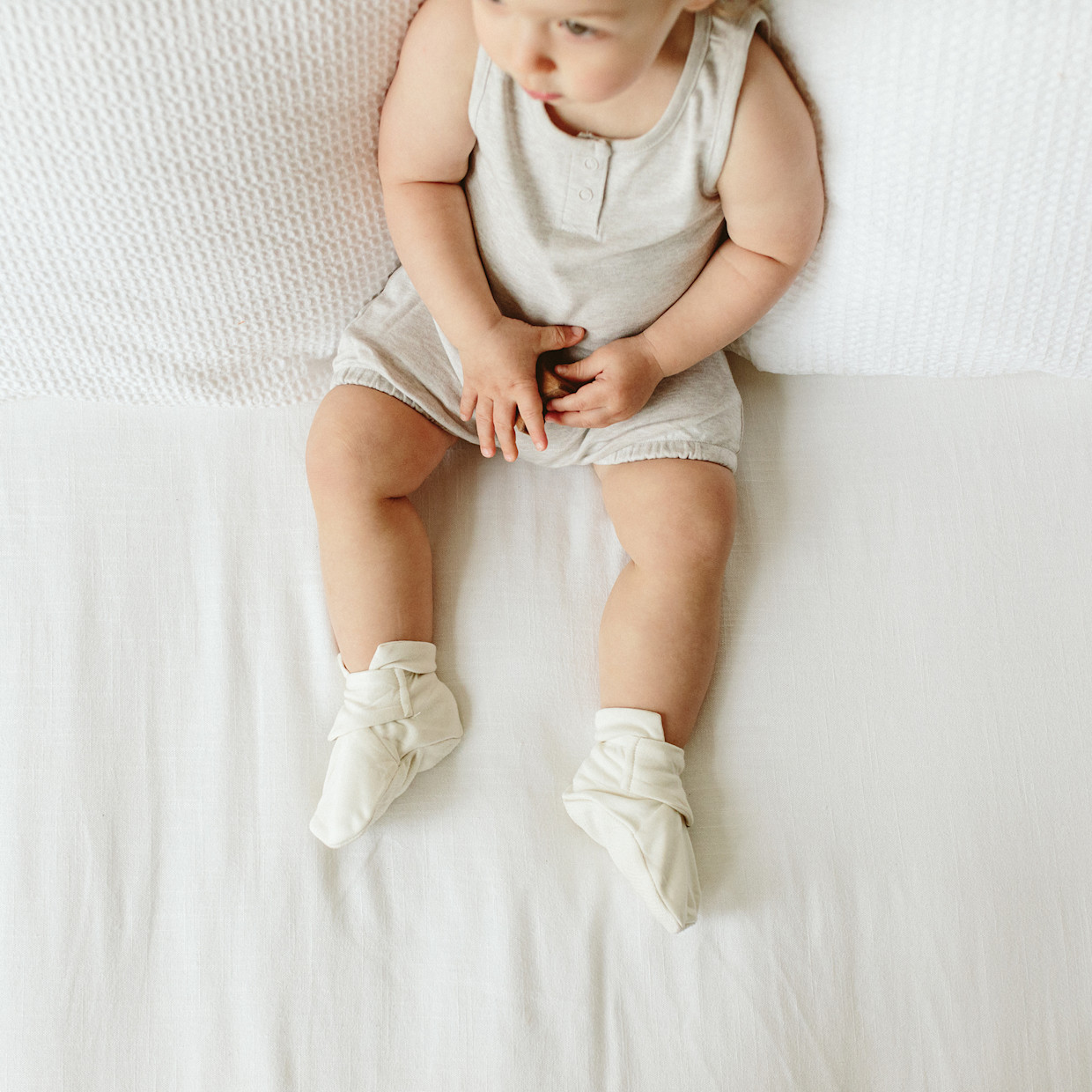 Goumi Kids Stay-On Baby Booties (2 pack) - Clay Stripe + Cloud, 0-3 Months.