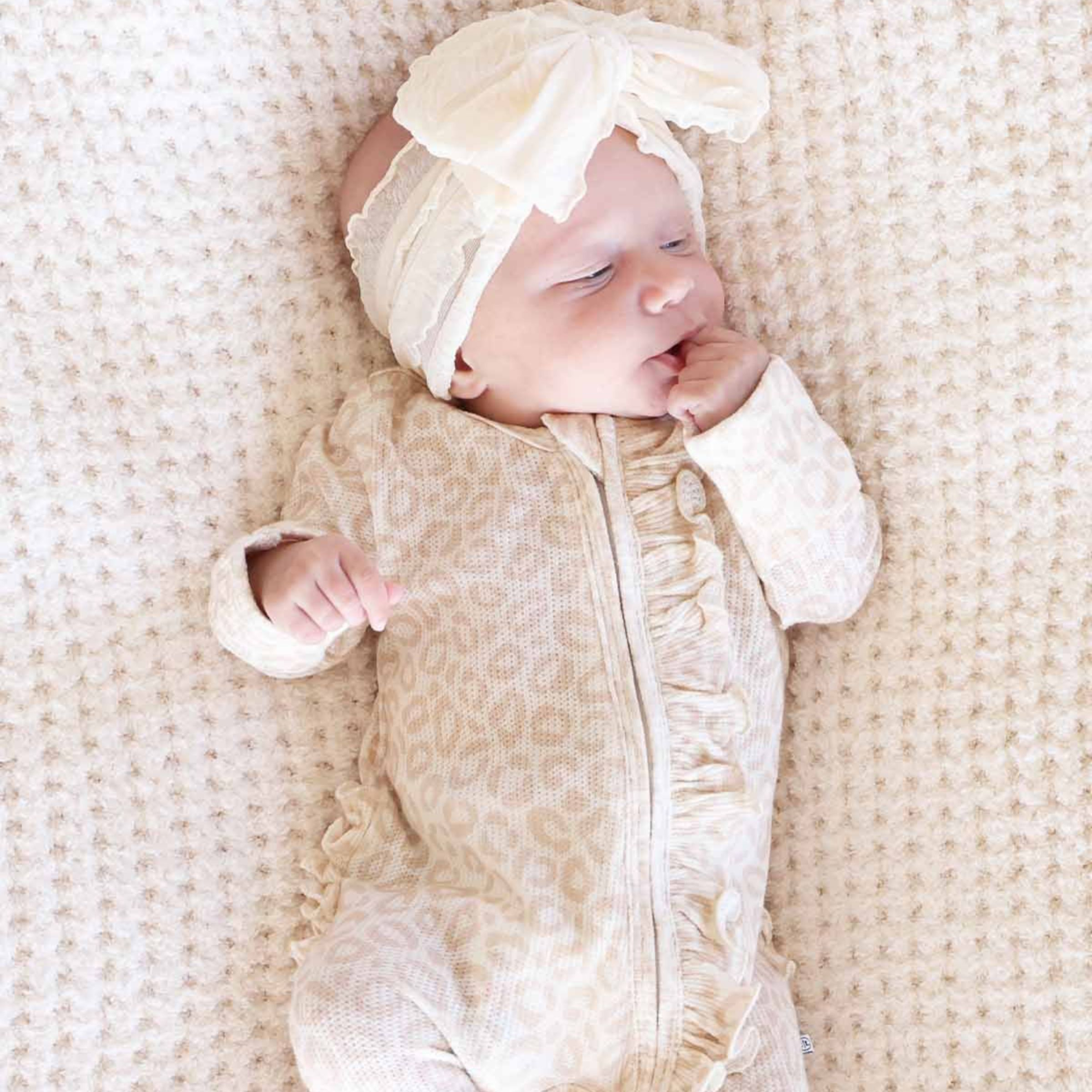 Caden Lane Bamboo Waffle Ruffle Zipper Footie - Lovely Leopard, 0-3 M.