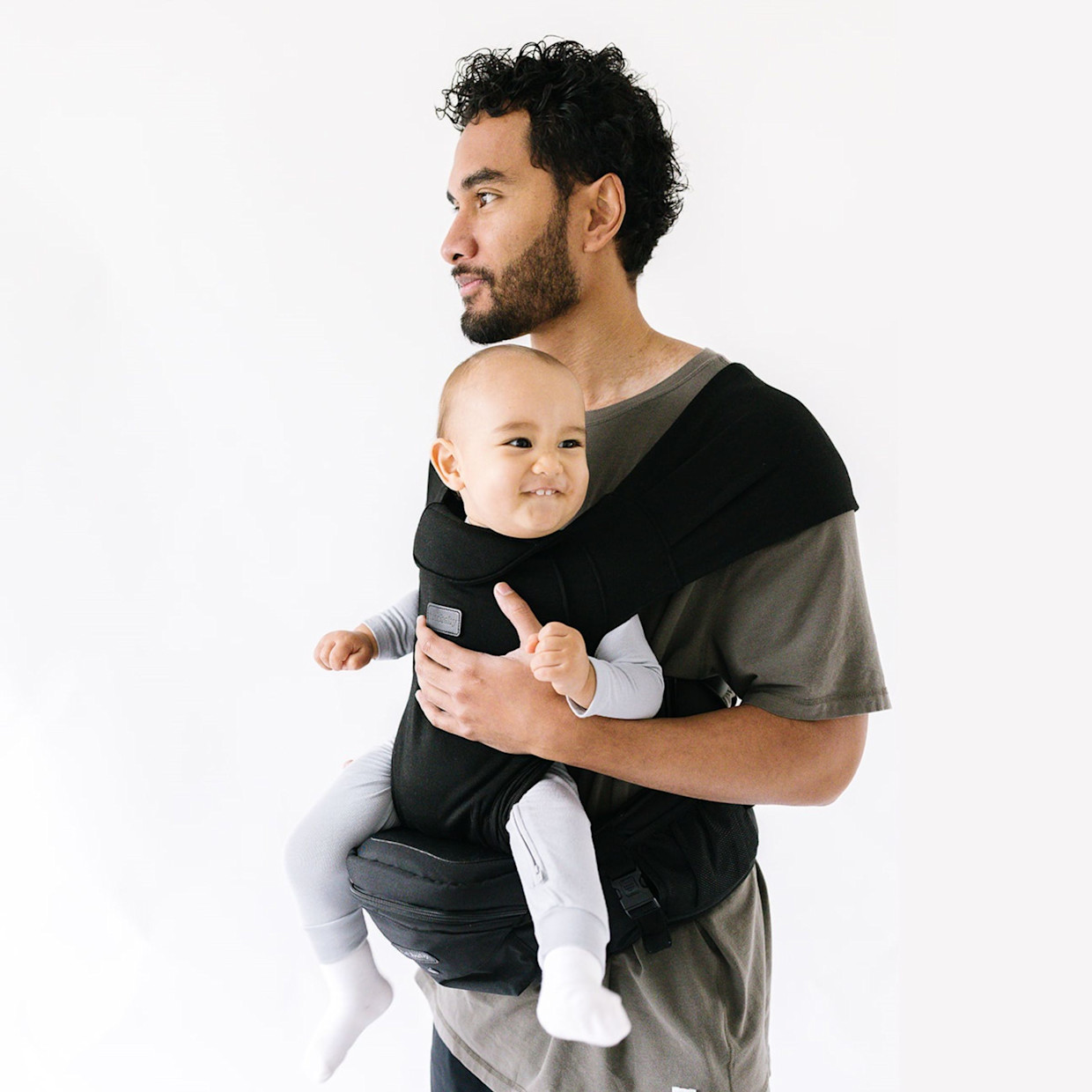 Tushbaby Hip Seat and Snug Carrier 2-in-1 Bundle - Black/Black, Black Snug Carrier.