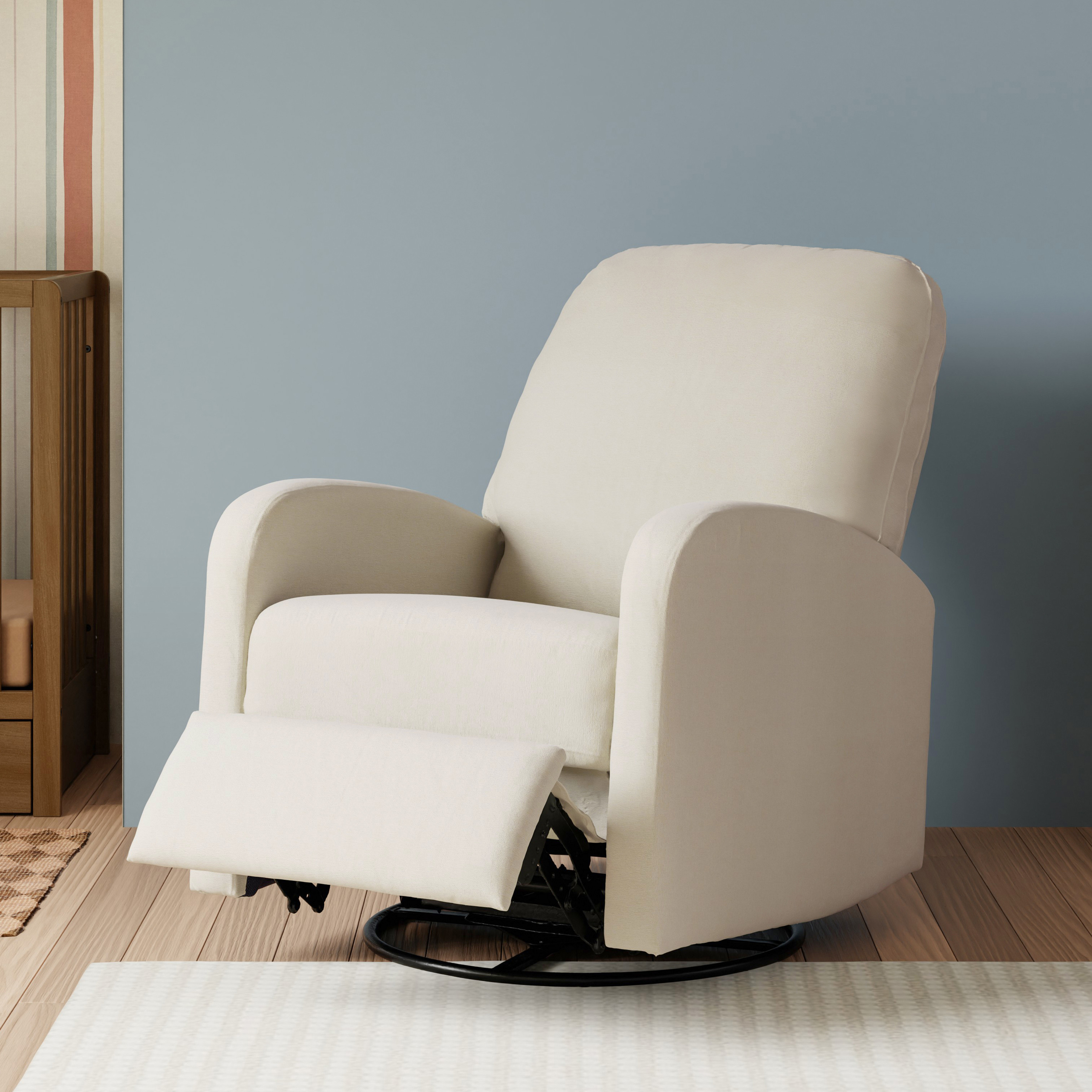 daVinci Calder Manual Swivel Recliner - Vanilla.