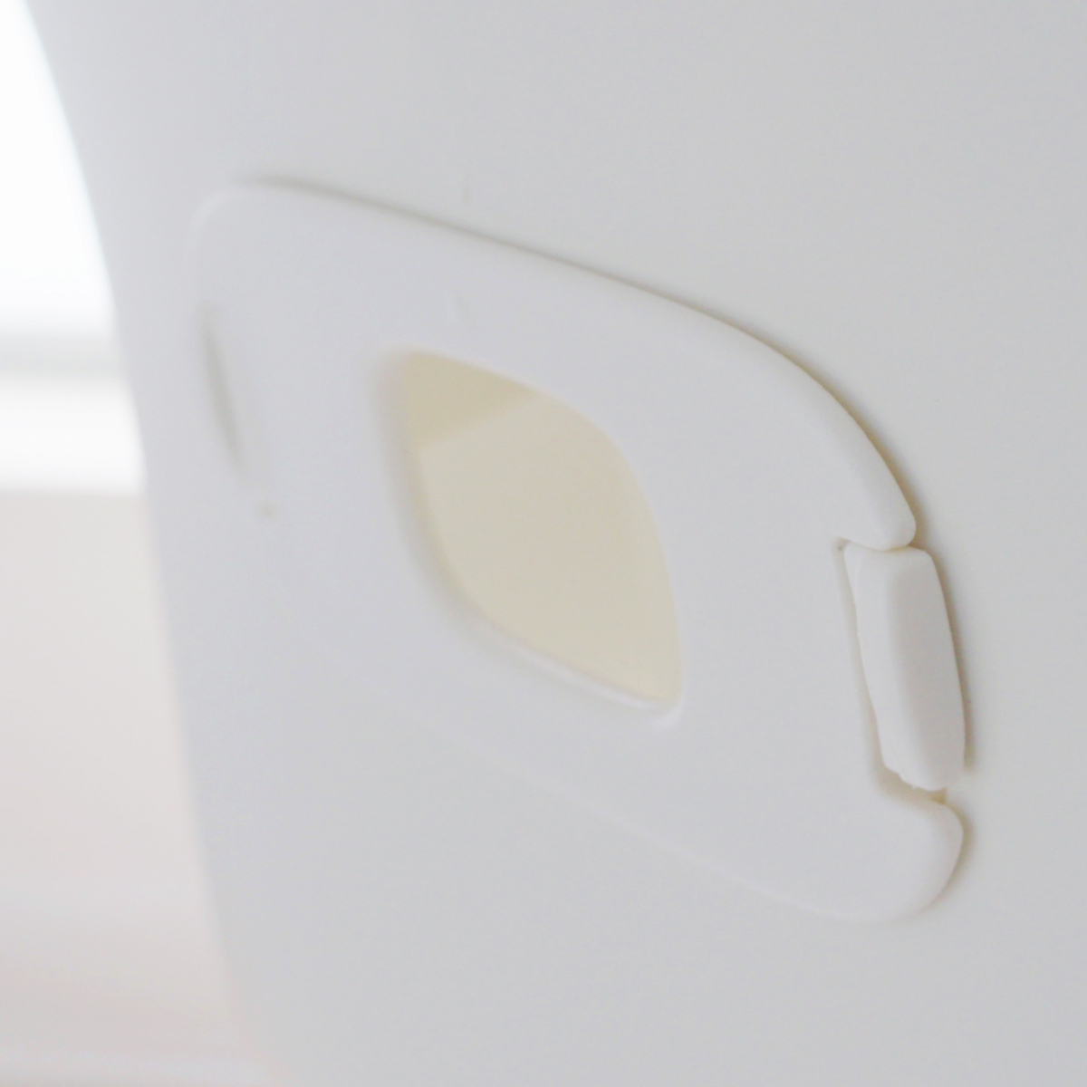 Lalo Infant Support - Coconut.