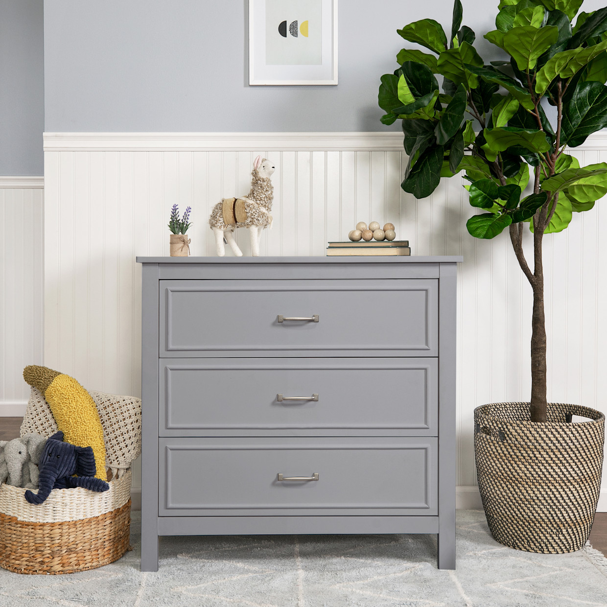 daVinci Charlie 3-Drawer Dresser - Grey.
