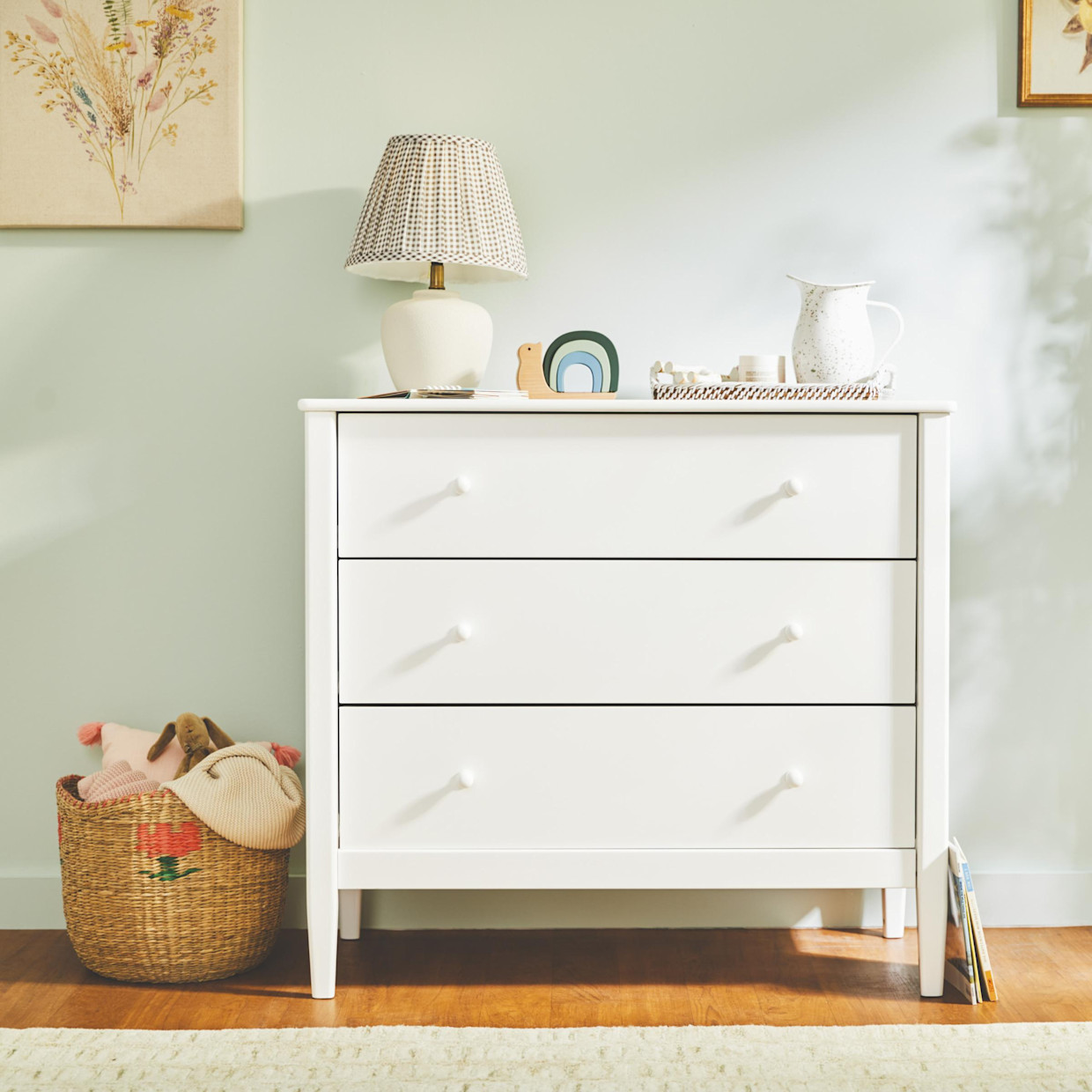 Little Seeds Clover 3-Drawer Dresser - White.