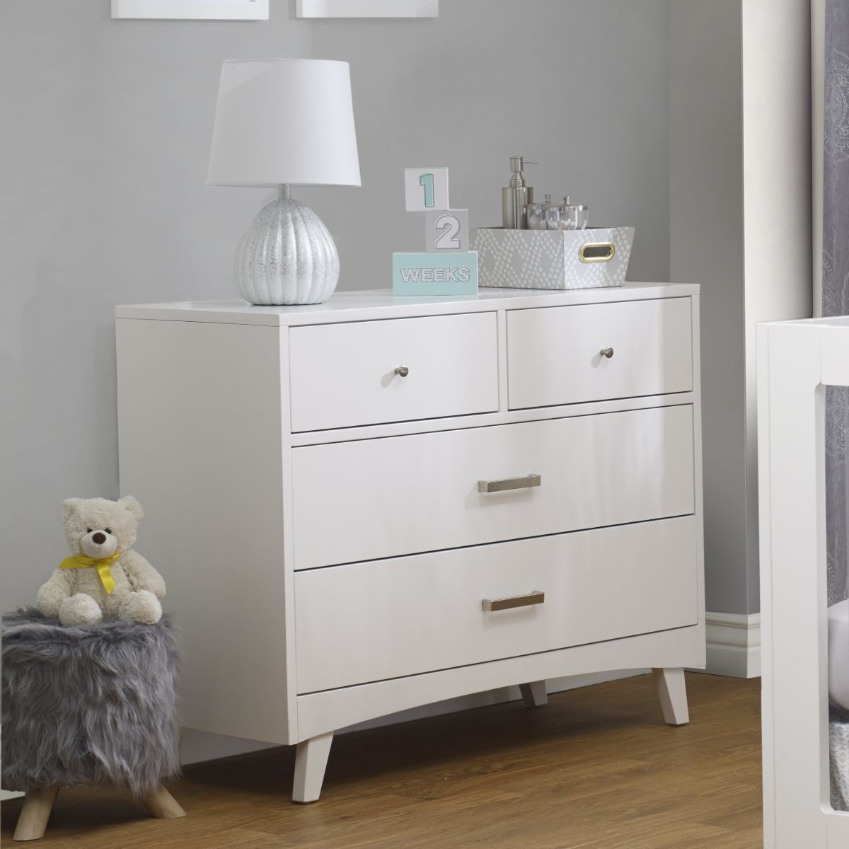 Sorelle Soho 4 Drawer Dresser.