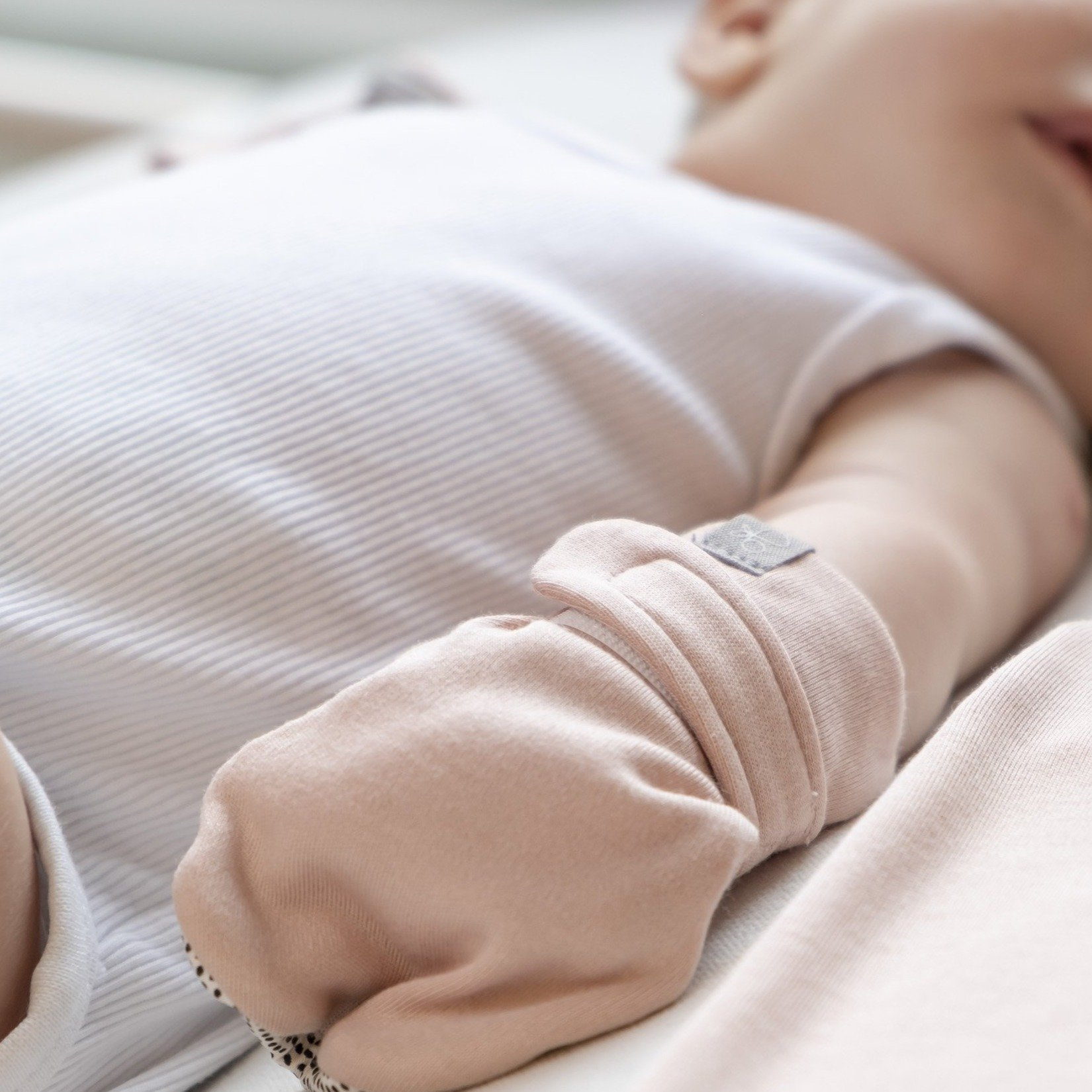 Goumi Kids Stay on Baby Mitts Rose, 03 M Babylist Shop