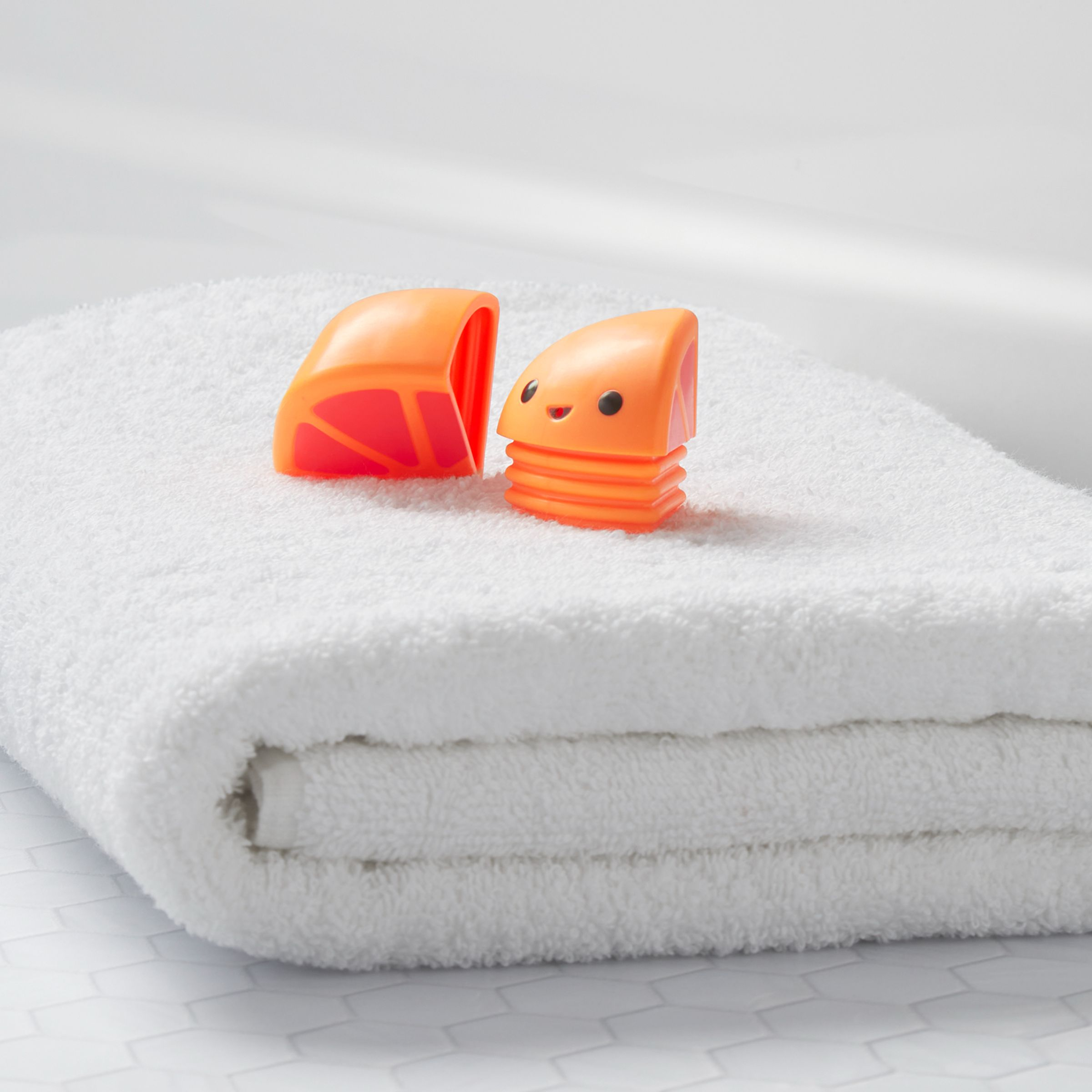 Skip Hop Tub-to-Table Cafe Swirl & Splash Lemonade Bath Toy Set.