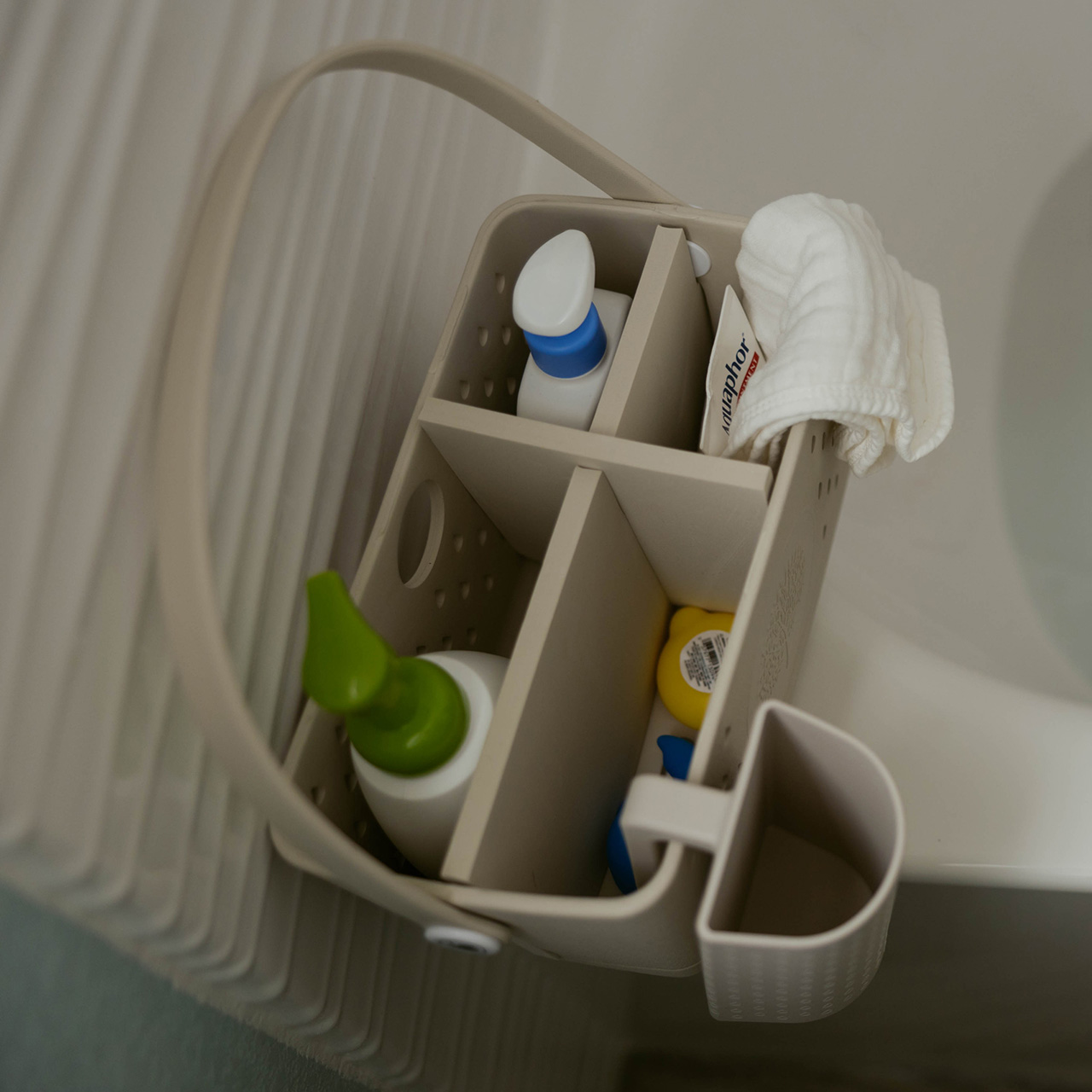 Parker Baby Co. Baby Bath Caddy + Insert - Snow.