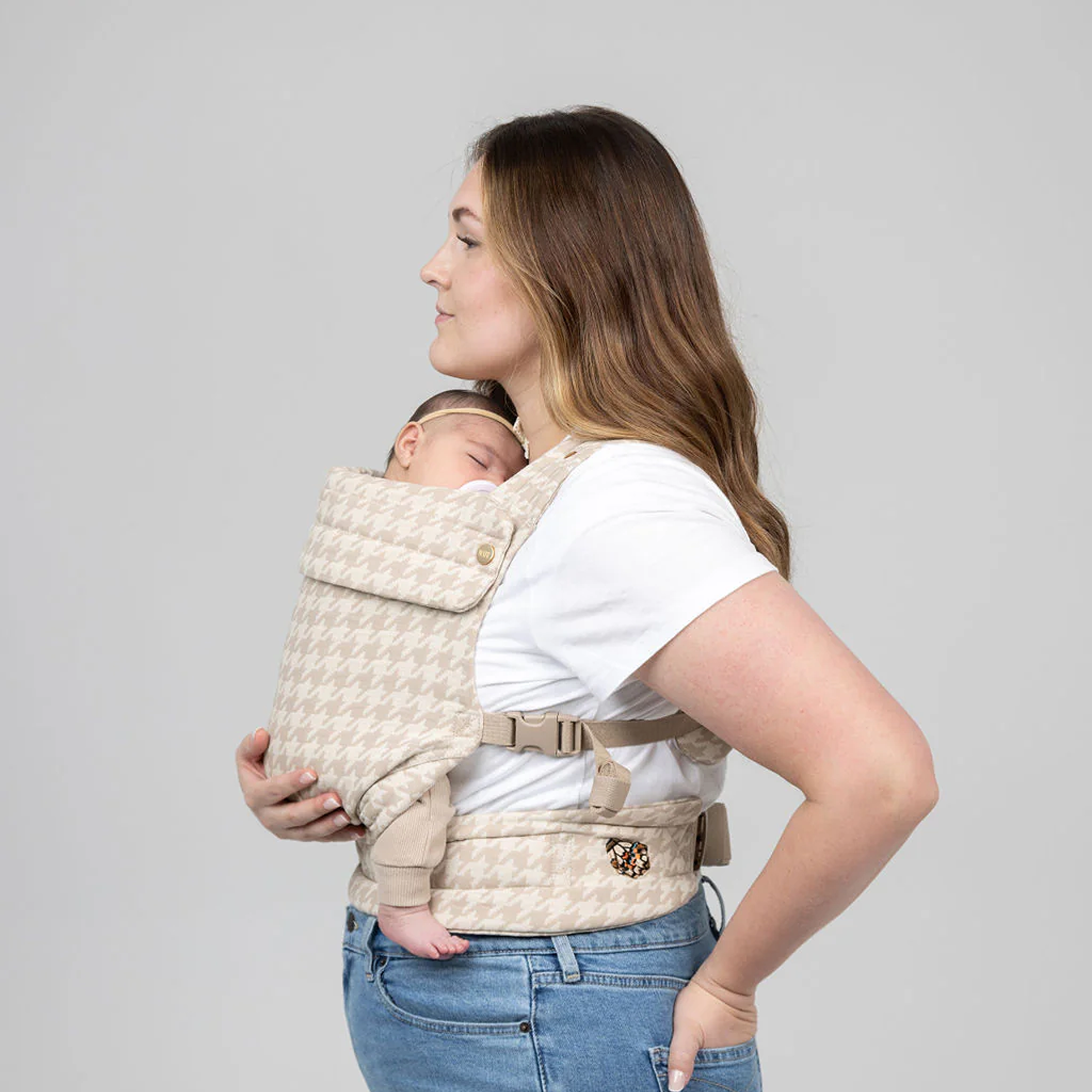 MABĒ The Monarch Buckle Baby Carrier - Houndstooth.