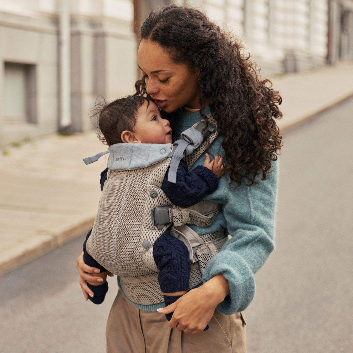 BabyBjörn Baby Carrier Harmony - Gray Beige.