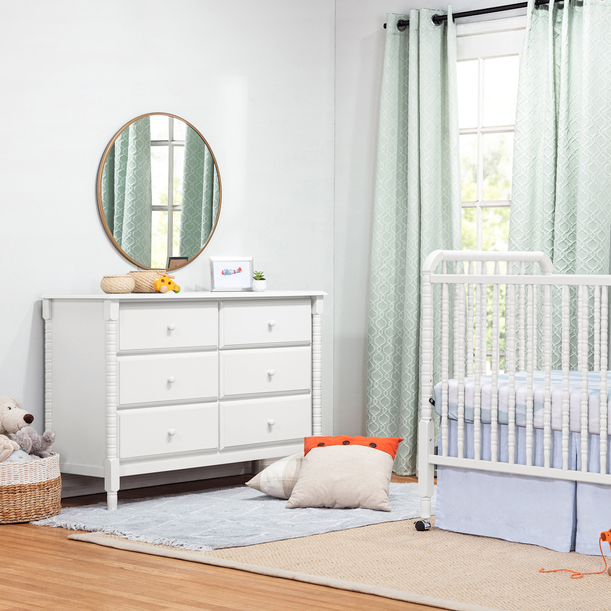 daVinci Jenny Lind Spindle 6-Drawer Dresser - White.