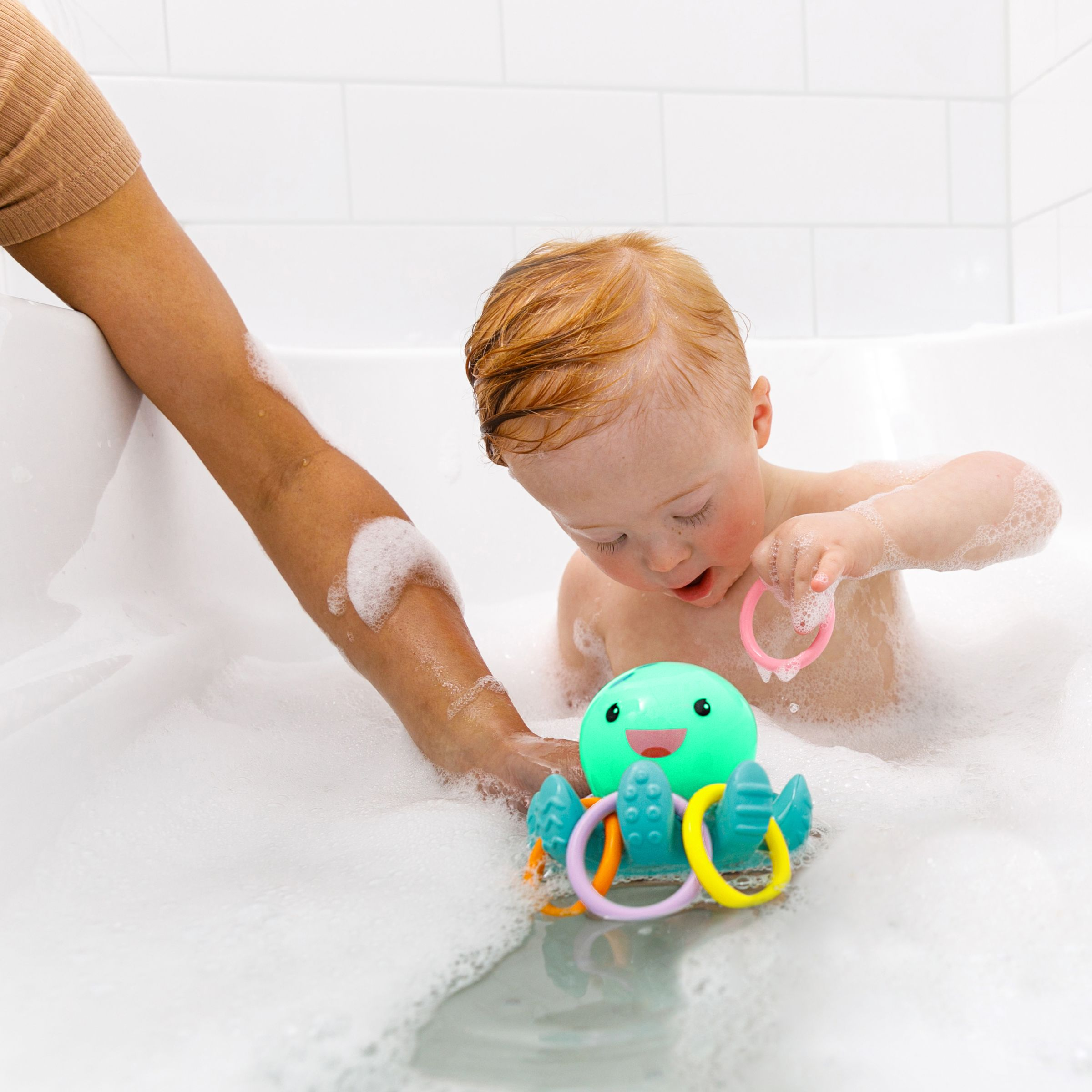 Infantino Light Up Ring Catcher Bath Toy.