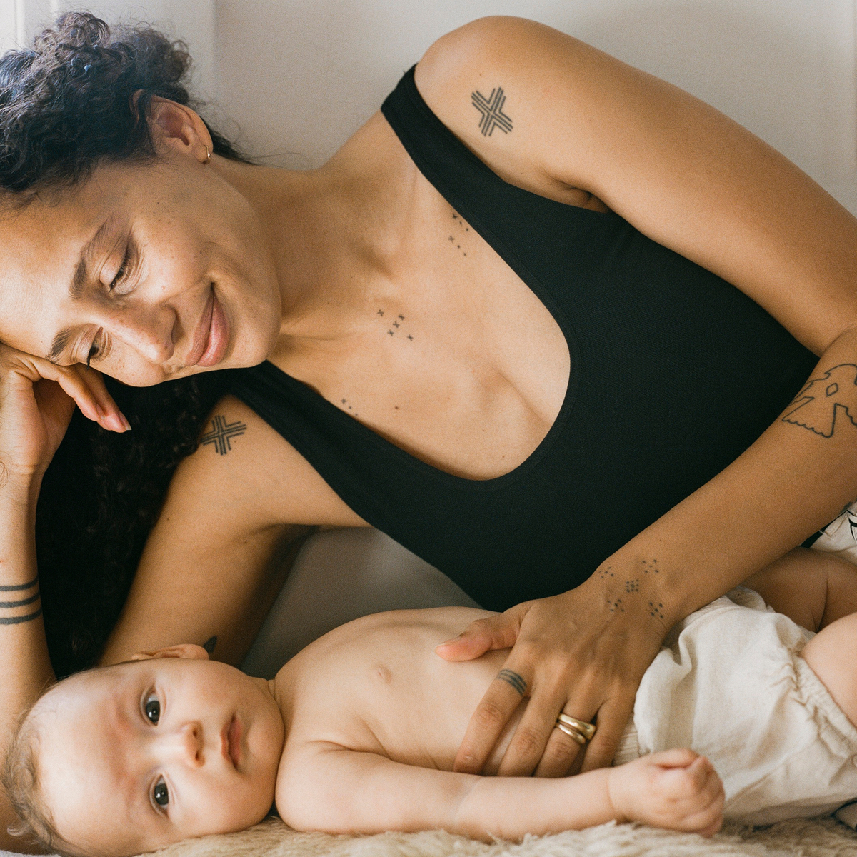 Kindred Bravely Sublime Bamboo Scoop Neck Maternity & Nursing Longline Bra Top - Black, Large.