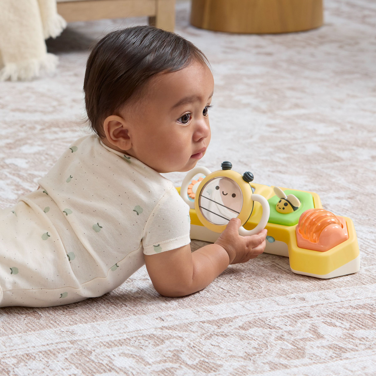 Skip Hop Farmstand See & Bee Steering Wheel & Tummy Time Baby Toy.