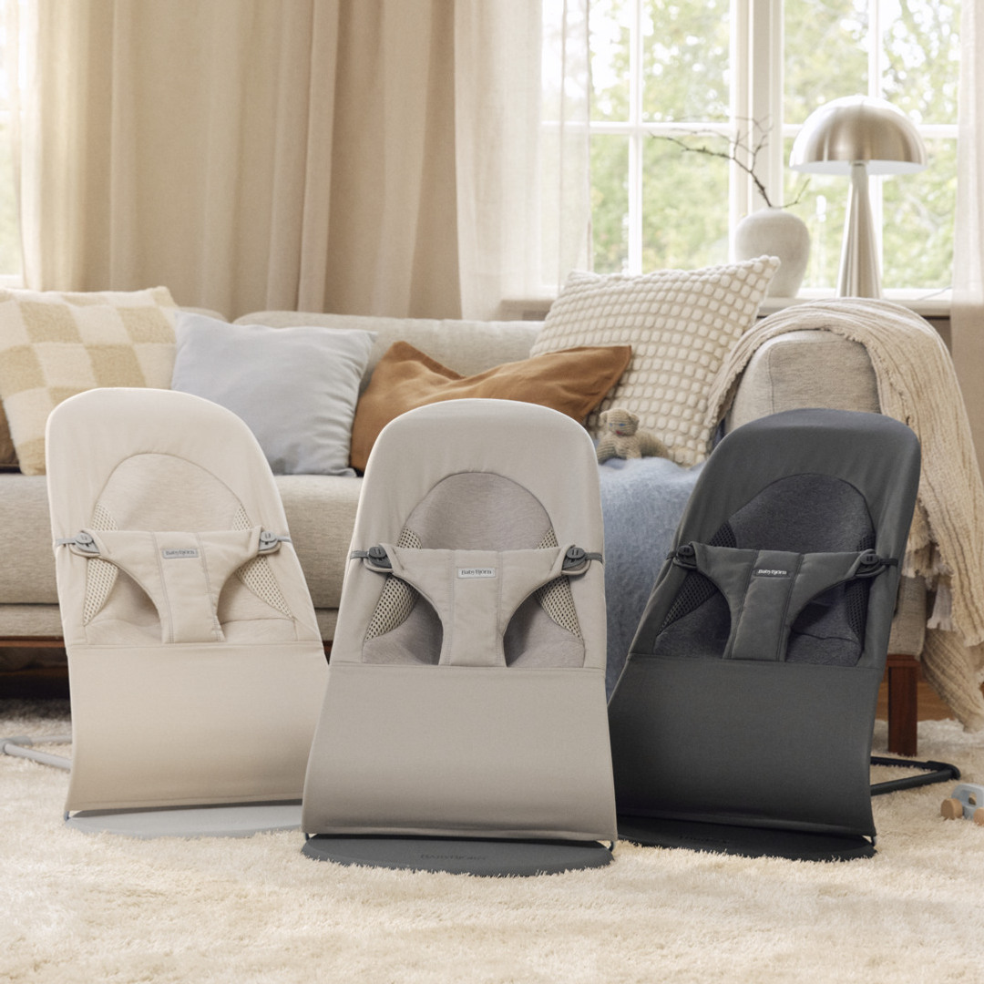 BabyBjörn Bouncer Balance Soft and Toy Bar Bundle - Light Beige/Pastels.