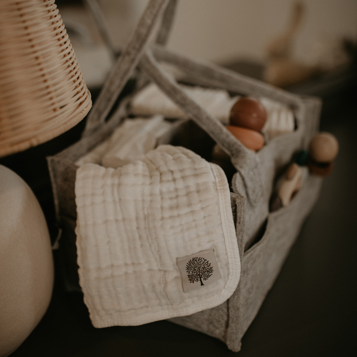 Parker Baby Co. Muslin Cotton Burp Cloths (4-Pack) - White Set.