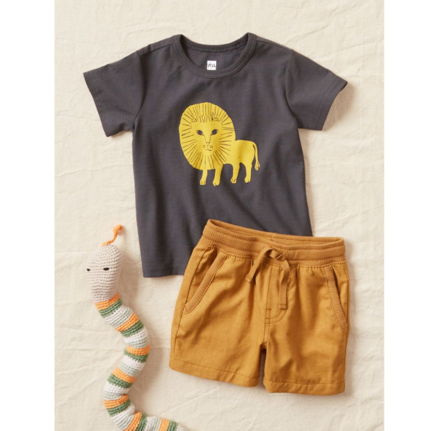 Tea Collection Lion Cub Graphic Tee - Pepper, 3-6 Months.