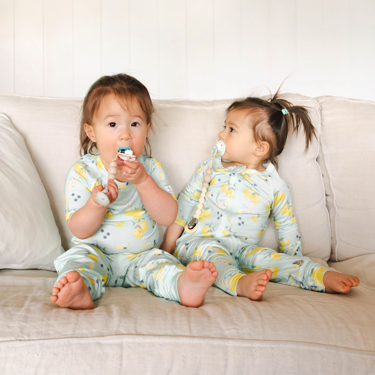 Loulou Lollipop OneC Pacifier Clip - Coconut Milk.