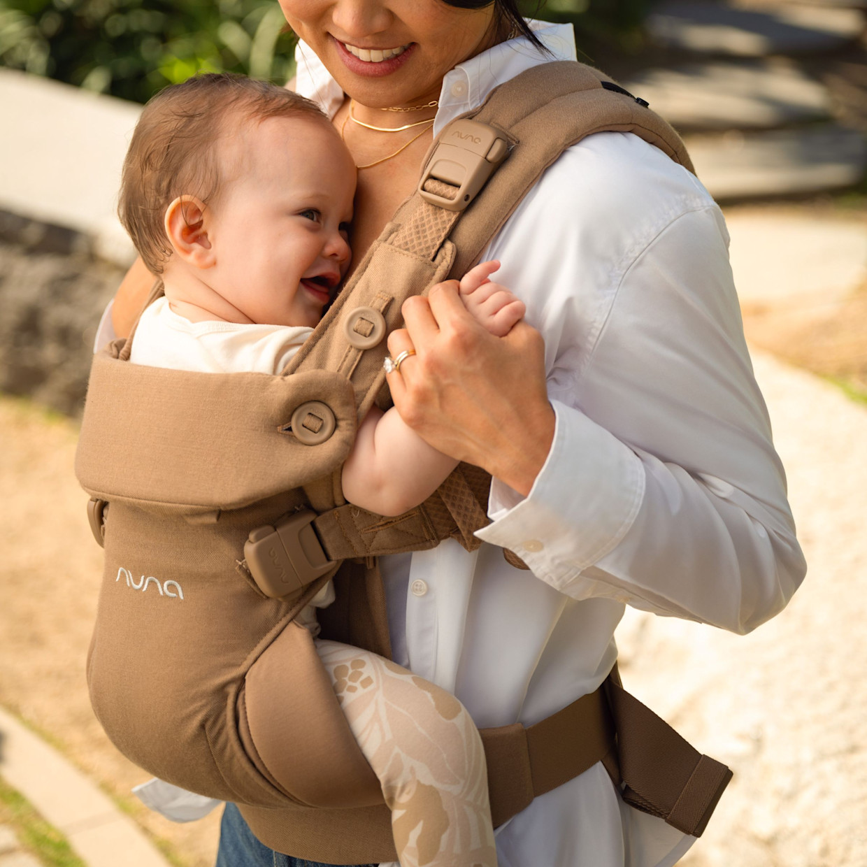 Nuna CUDL luxe Baby Carrier - Pearl.