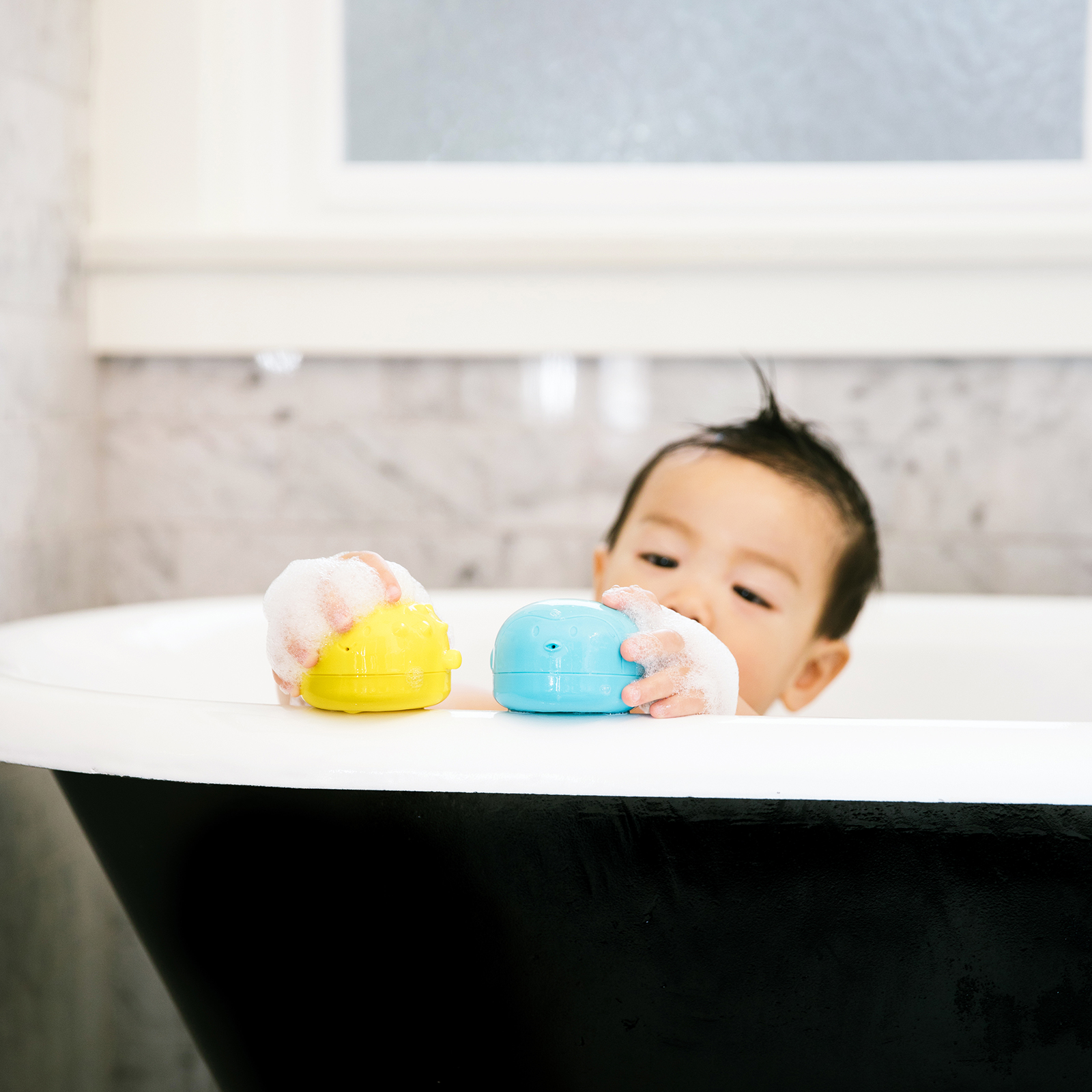 ubbi squeeze and switch bath toys