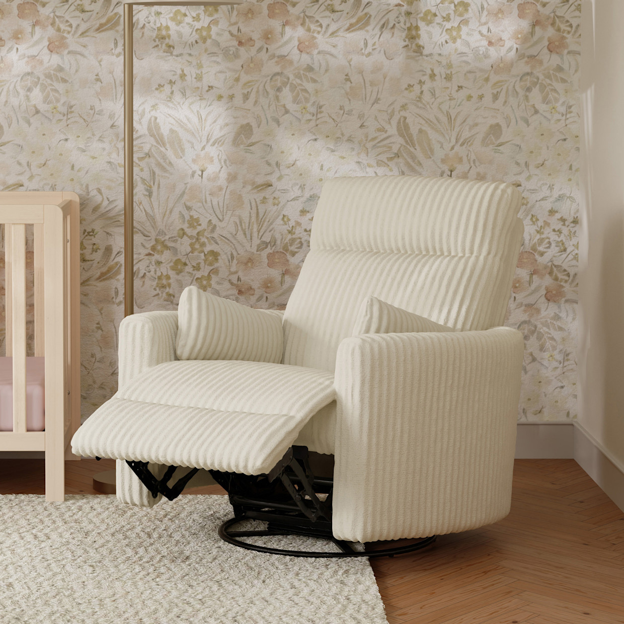 daVinci Atlas Manual Swivel Recliner - Cozy Cream Corduroy.