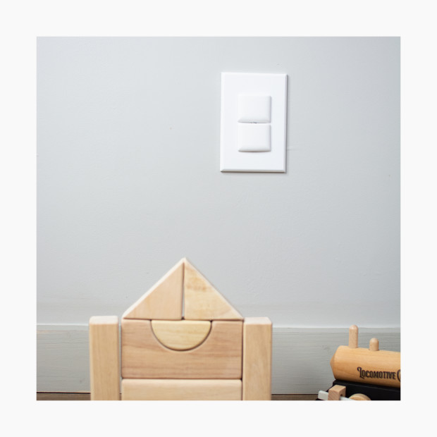 Qdos Stayput Single Outlet Plug (12 Pack) - White.