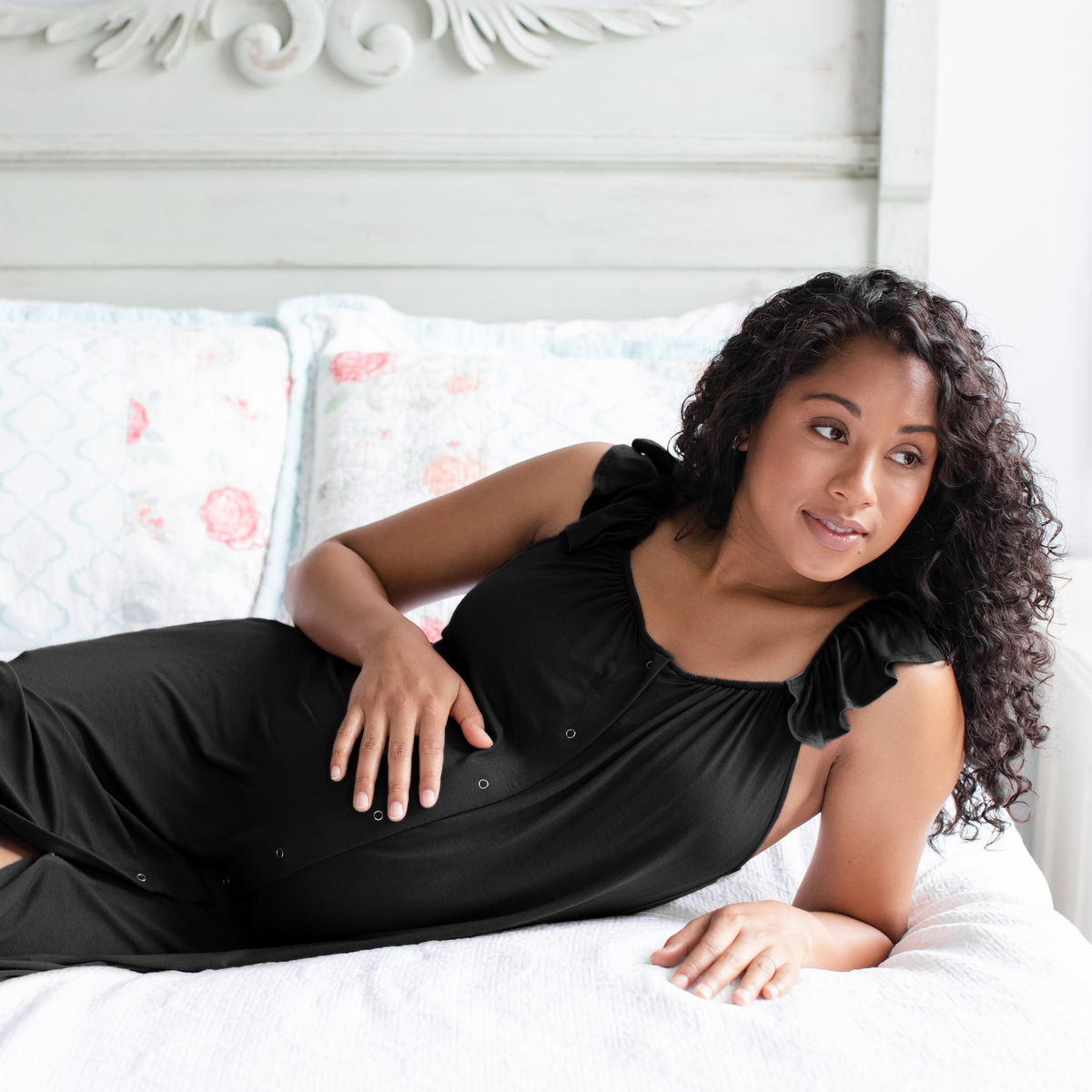 Kindred Bravely Ruffle Strap Labor & Delivery Gown - Black, Medium/Large.