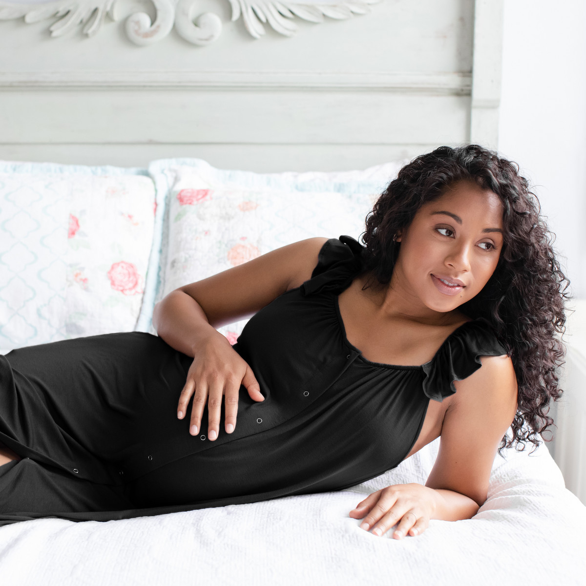 Kindred Bravely Ruffle Strap Labor & Delivery Gown - Black, Medium/Large.