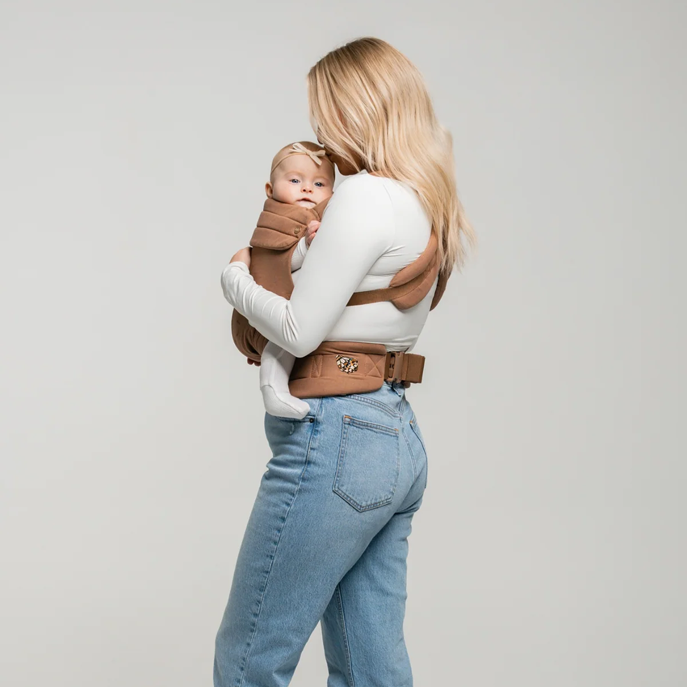 MABĒ The Monarch Carrier.