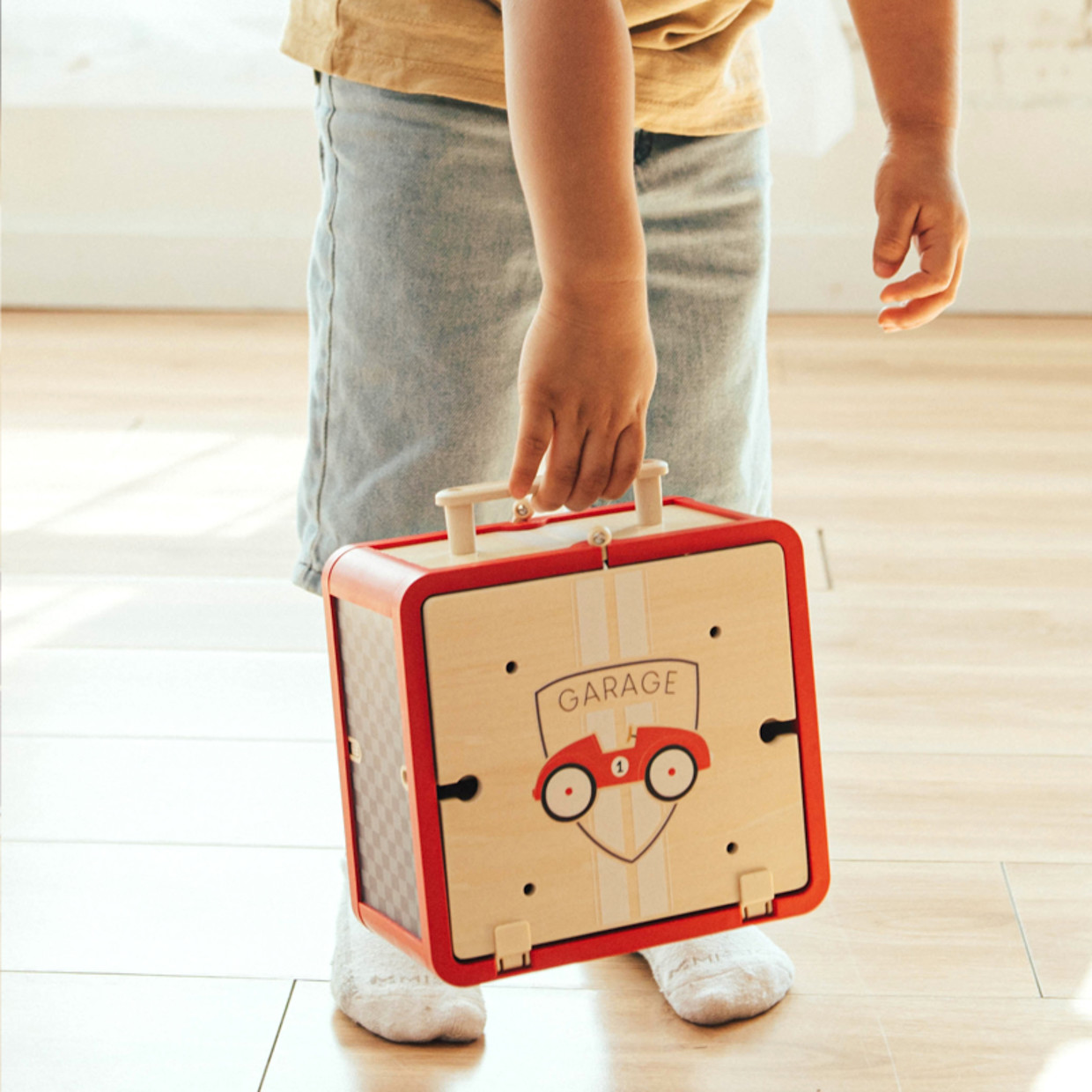 Wonder & Wise Take with Me Garage.