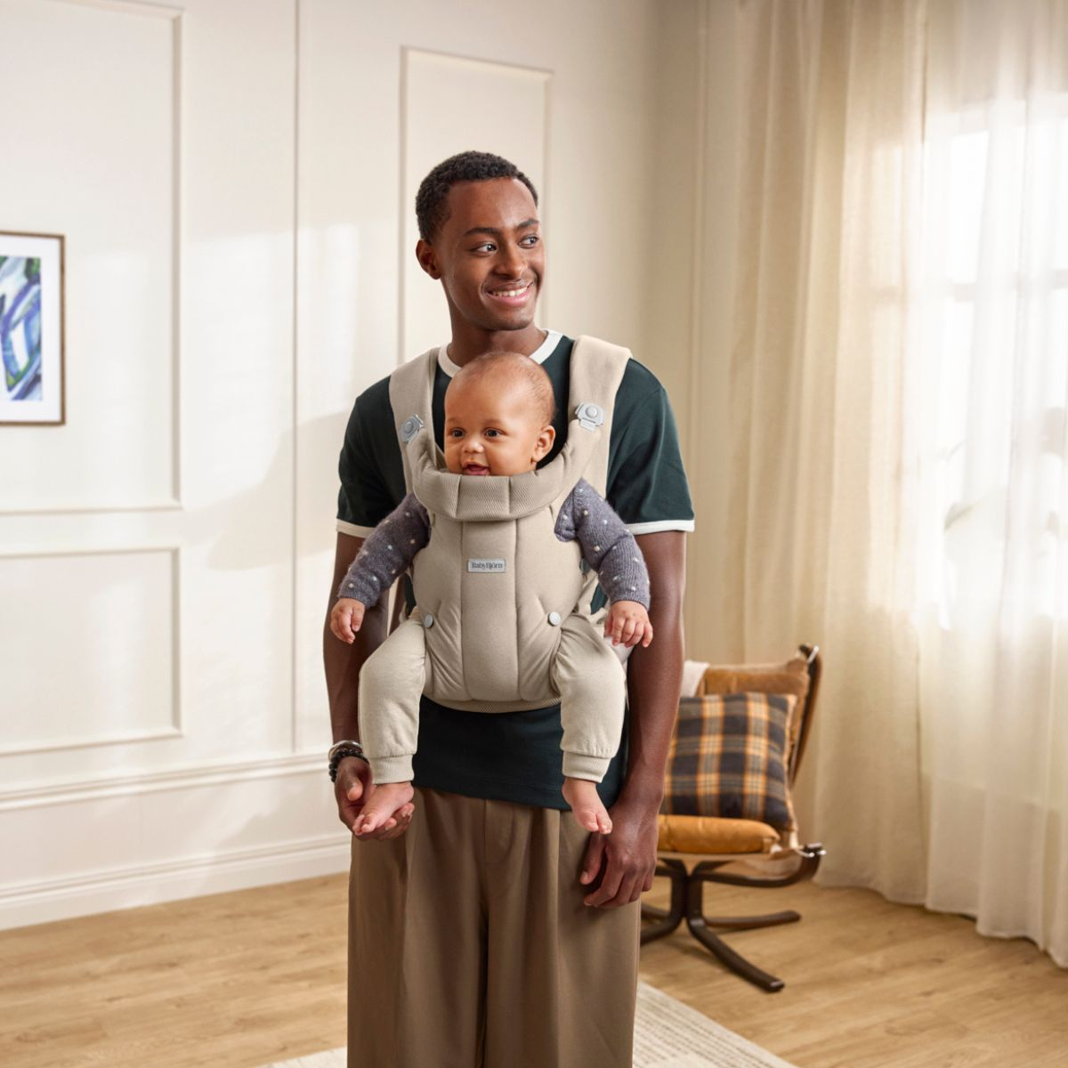 BabyBjörn Baby Carrier Hold - Sand Gray.