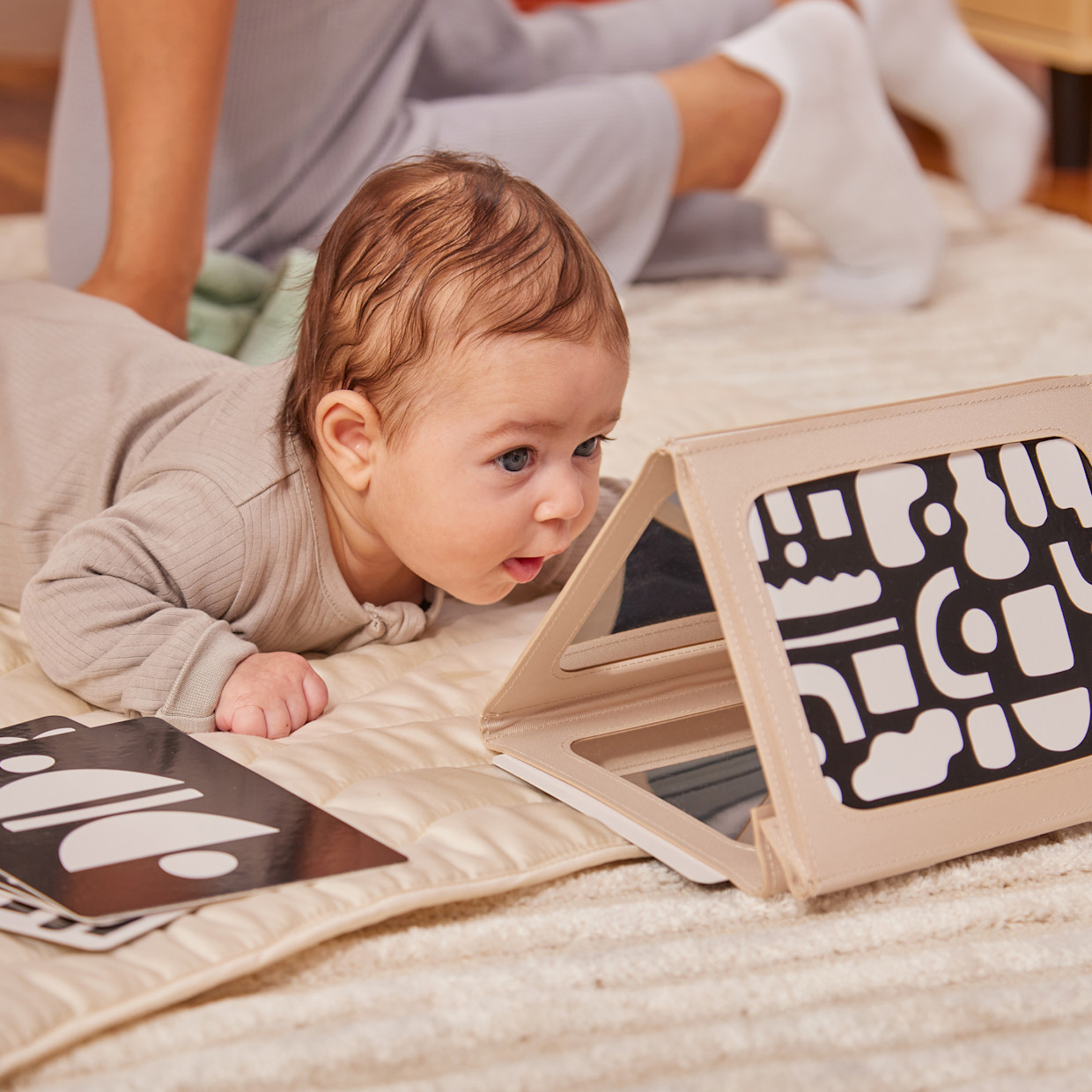 Lalo Tummy Time Mirror + Art Cards.