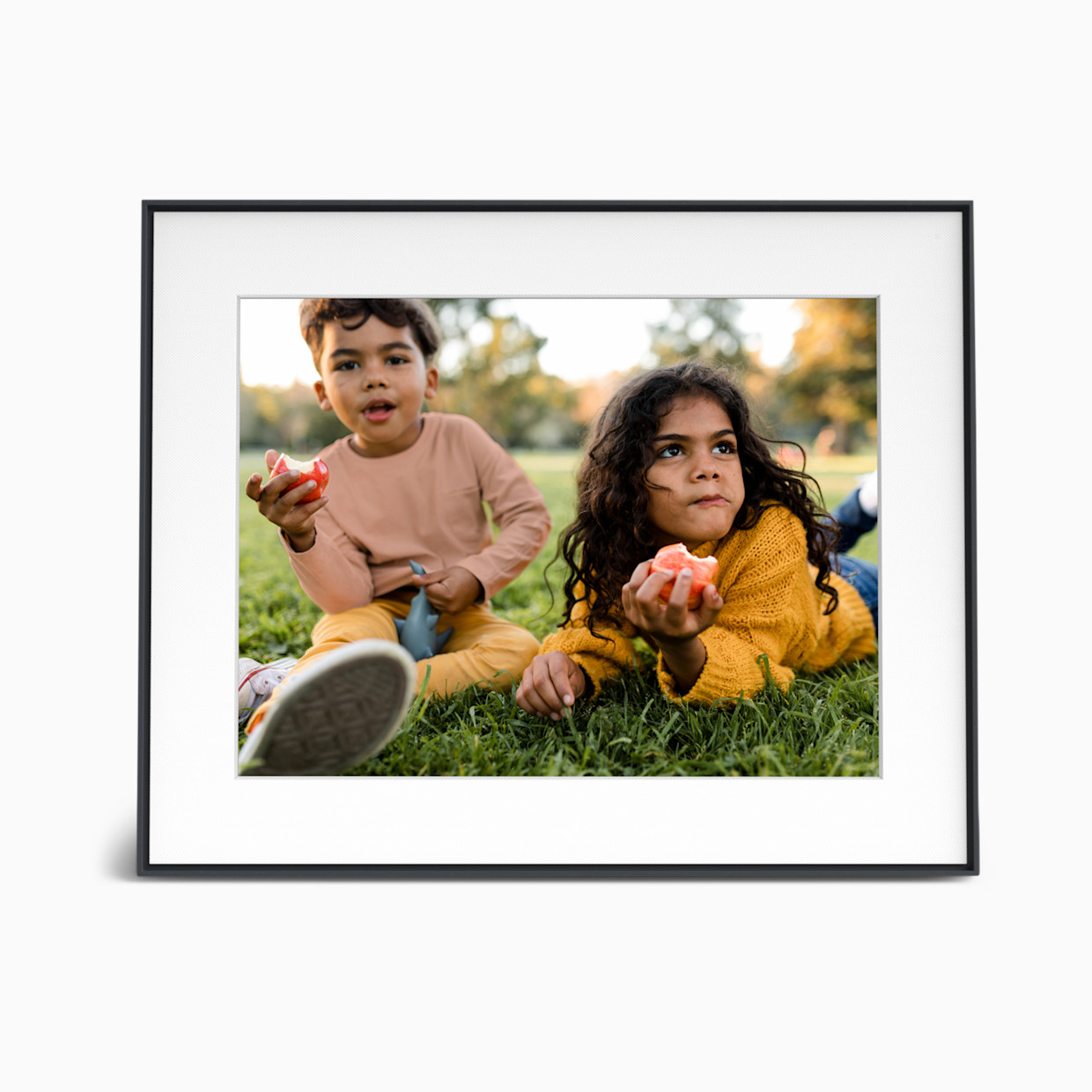 Aura Frames Walden Mat 15.1" WiFi Digital Picture Frame - Ink.