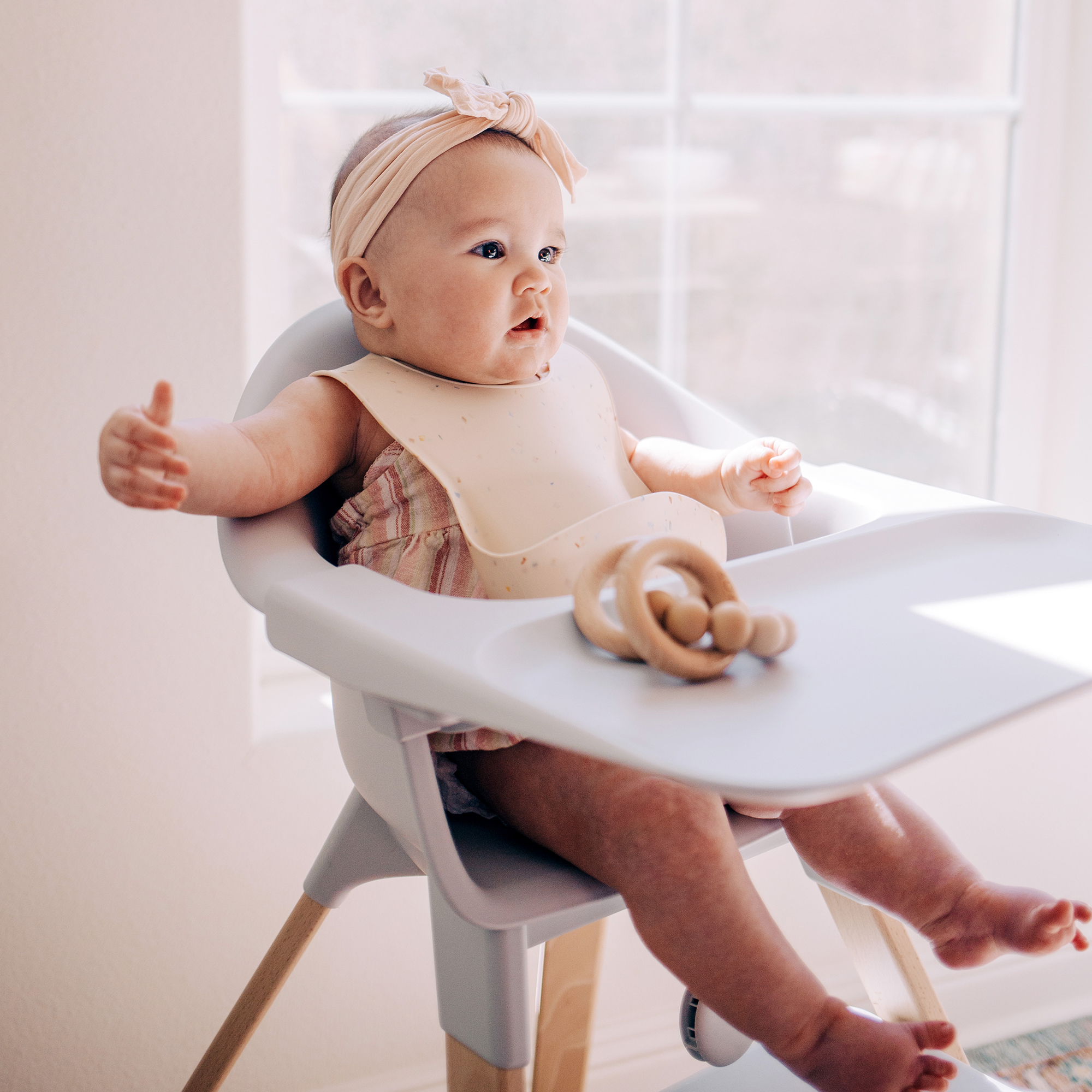 Loulou Lollipop Loulou Lollipop x Babylist Silicone Bib - Oat/Modern Primary Speckle.