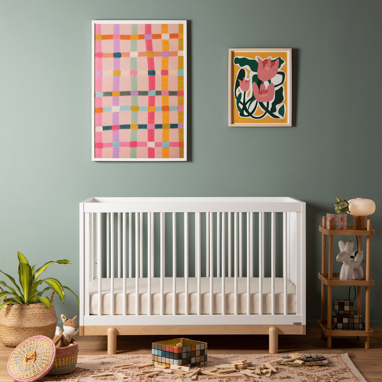 dadada Bliss 4-in-1 Convertible Crib - White/Natural.