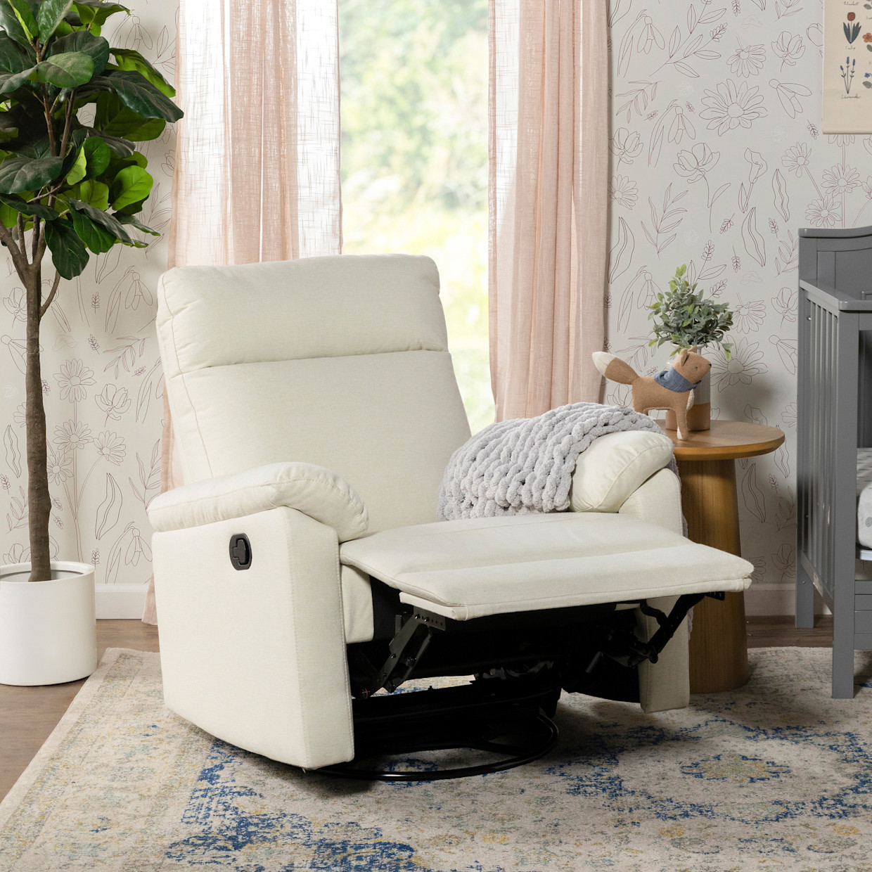 daVinci Suzy Manual Recliner and Swivel Glider - Vanilla.